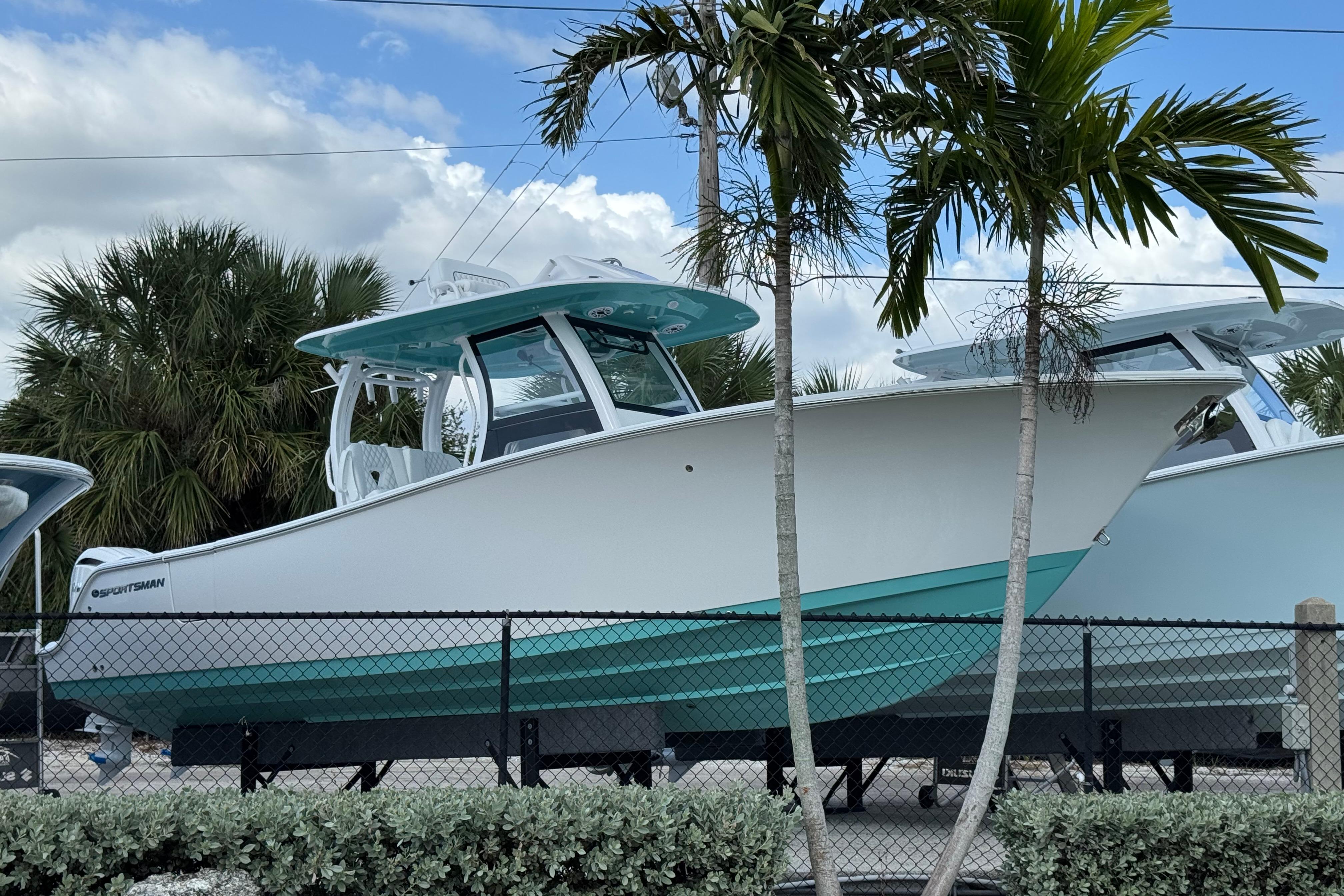 2025 Sportsman Open 302 Center Console