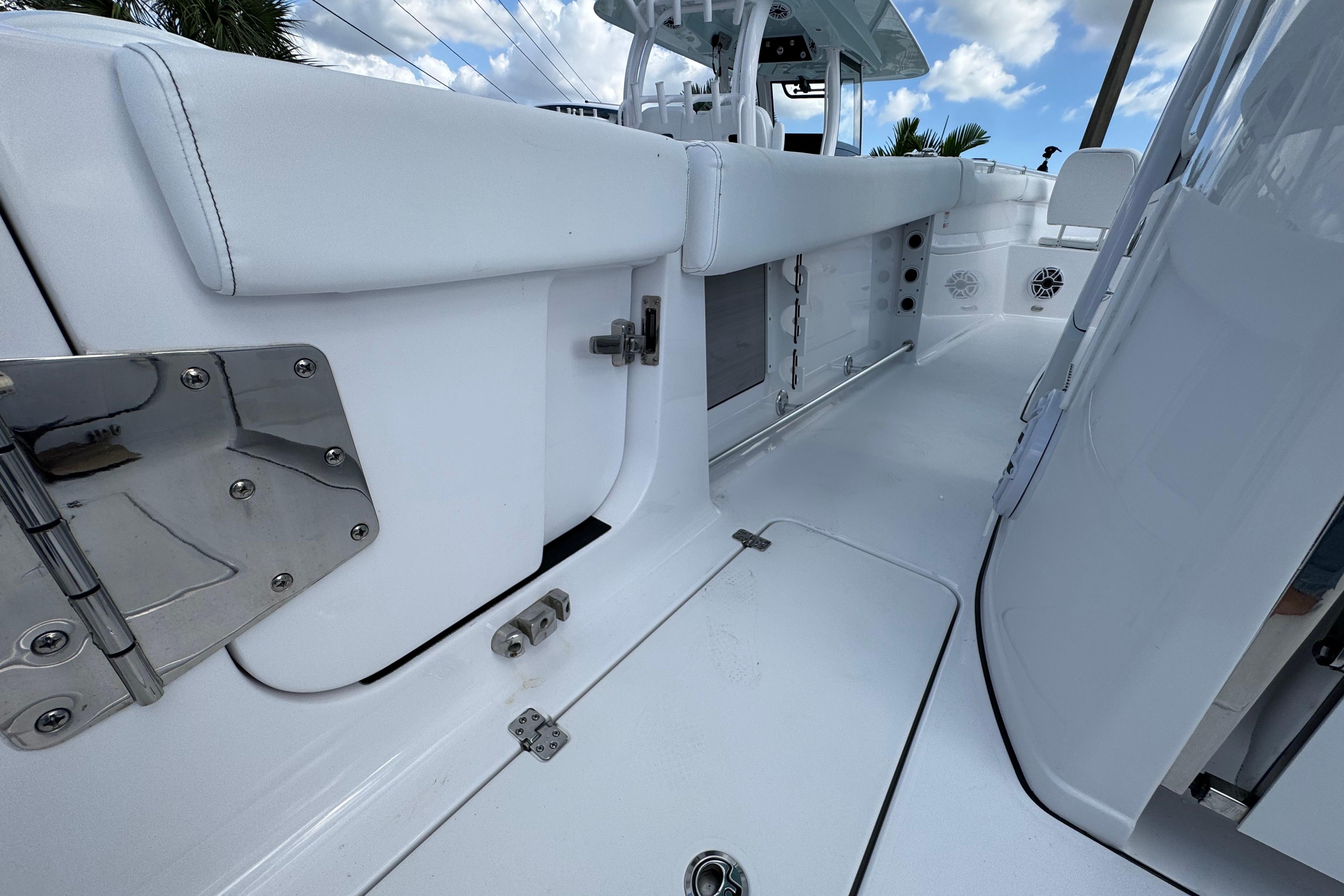 2025 Sportsman Open 302 Center Console-8