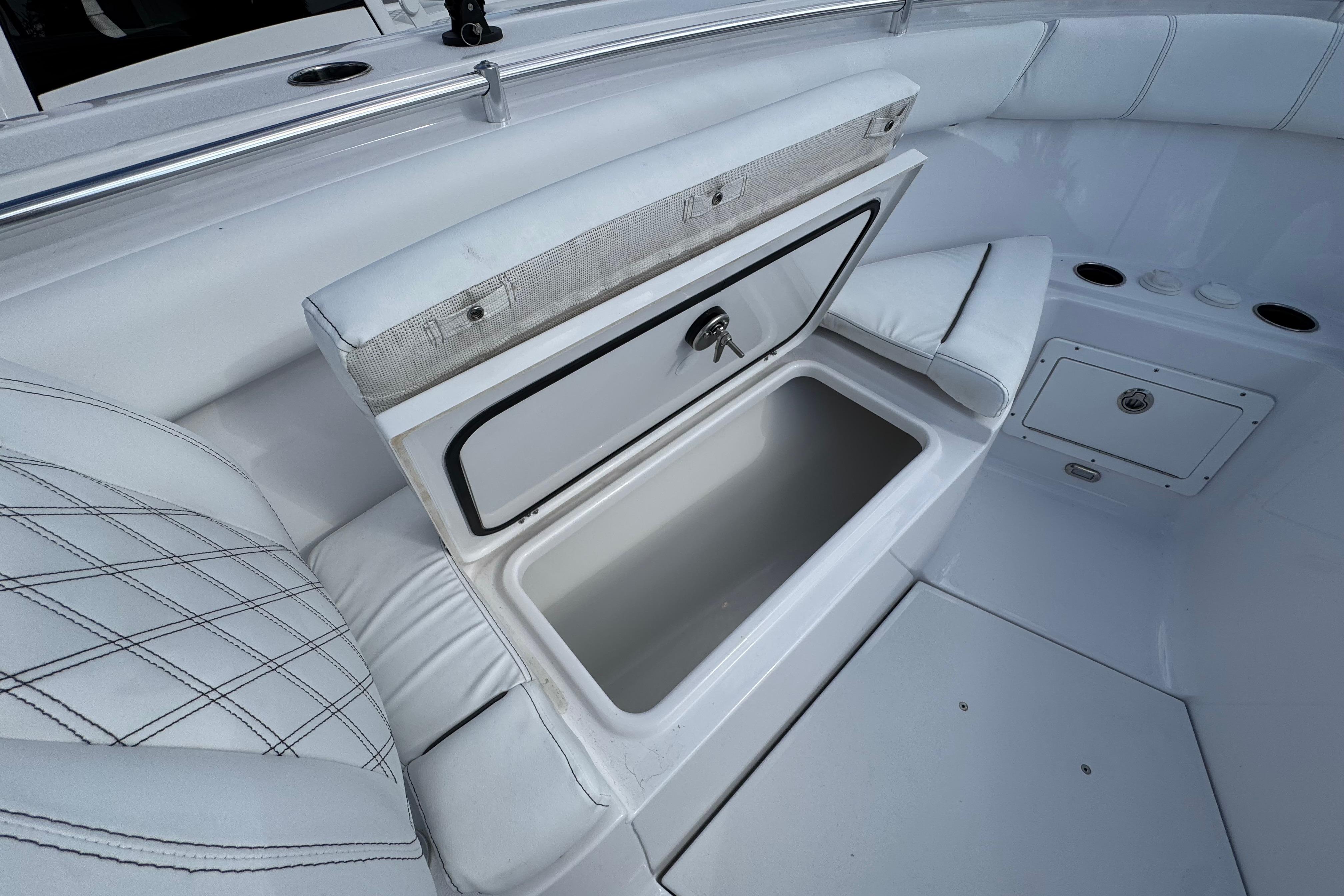 2025 Sportsman Open 302 Center Console-19