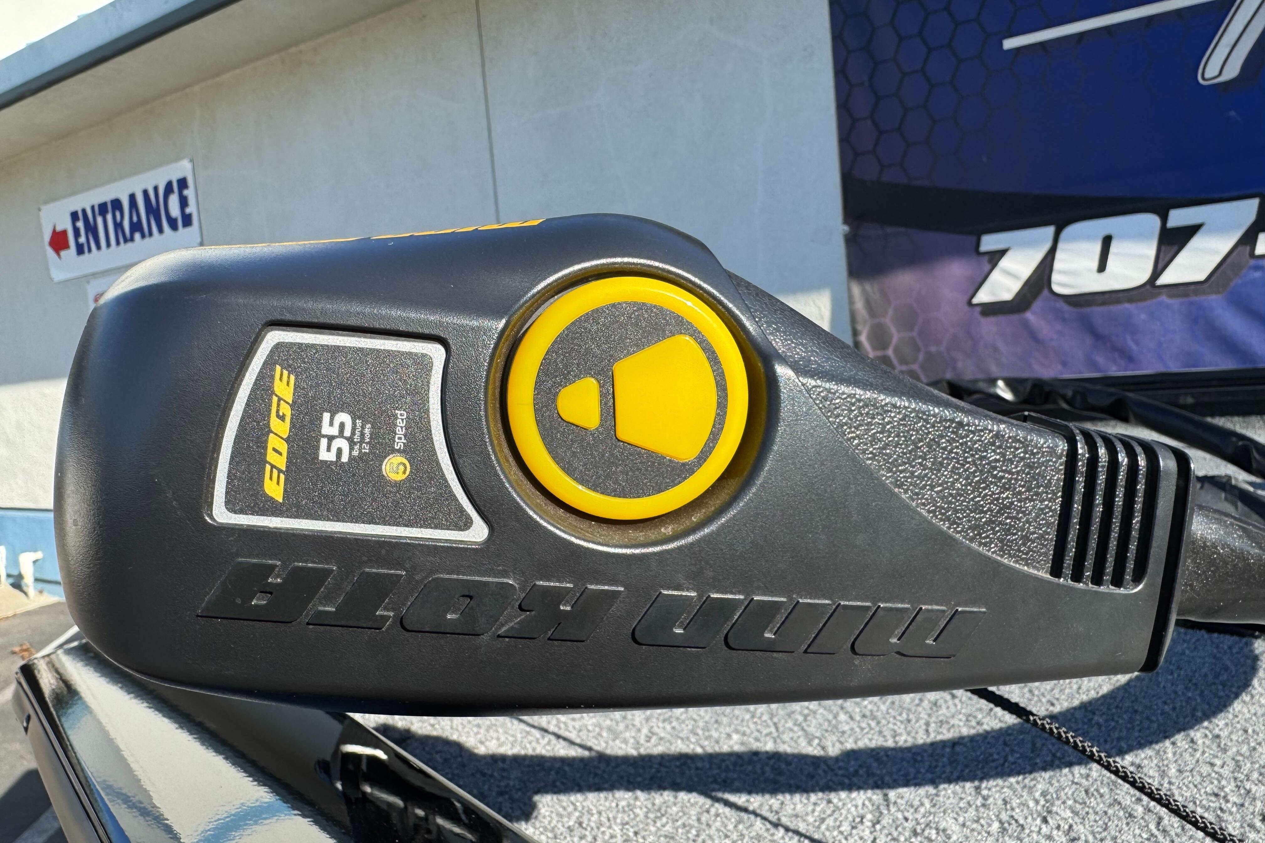 Minn Kota Edge trolling motor on 2017 Tracker Pro Team 195 TXW boat.