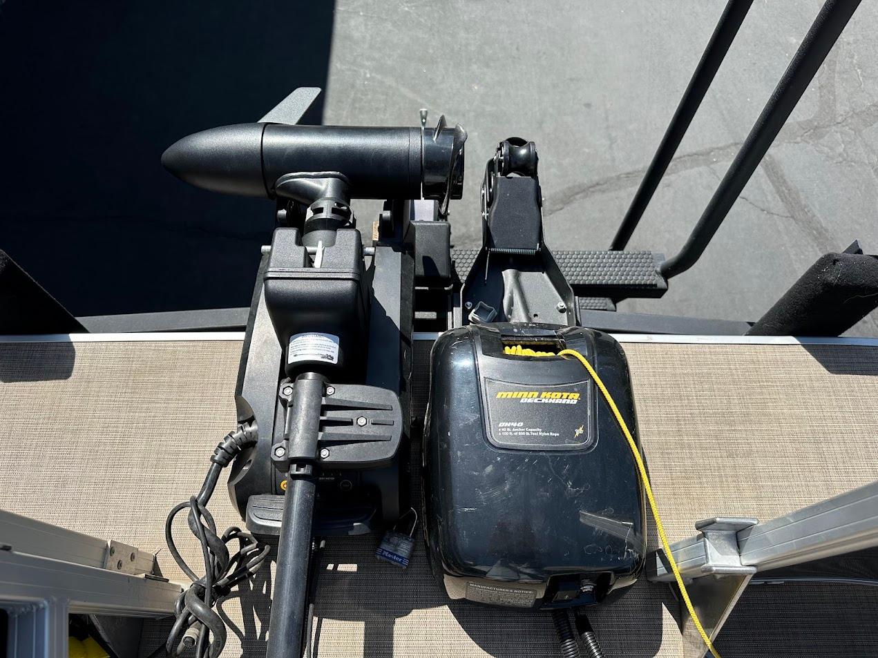 Trolling motor on 2022 Sun Tracker Bass Buggy 16 XL Select pontoon boat deck.
