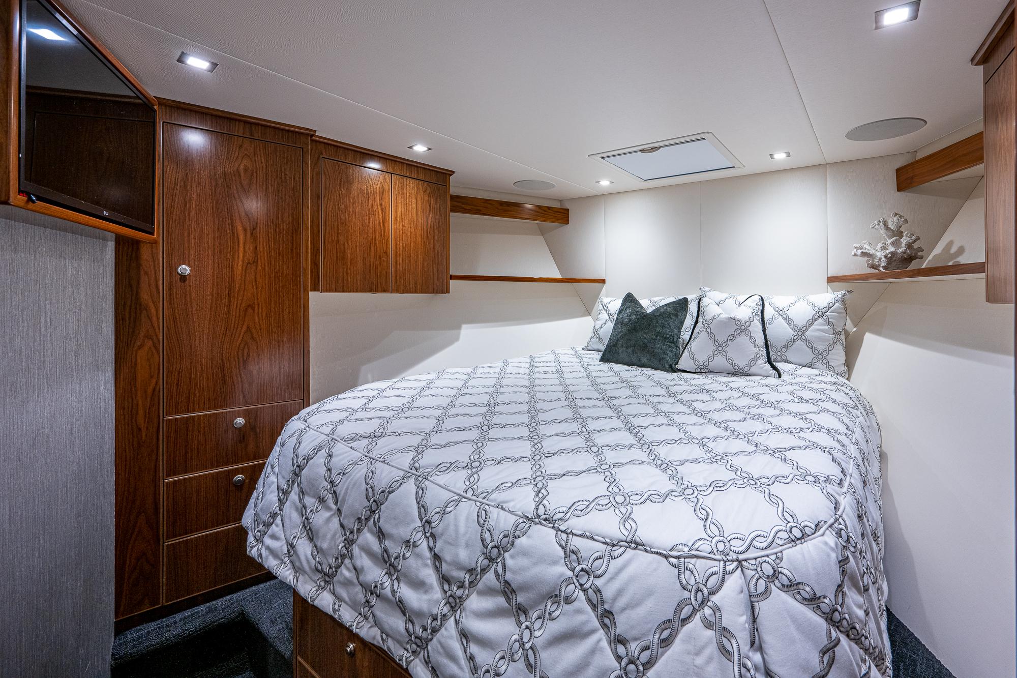 Viking 68 KEMOSABE - Forward Stateroom Berth