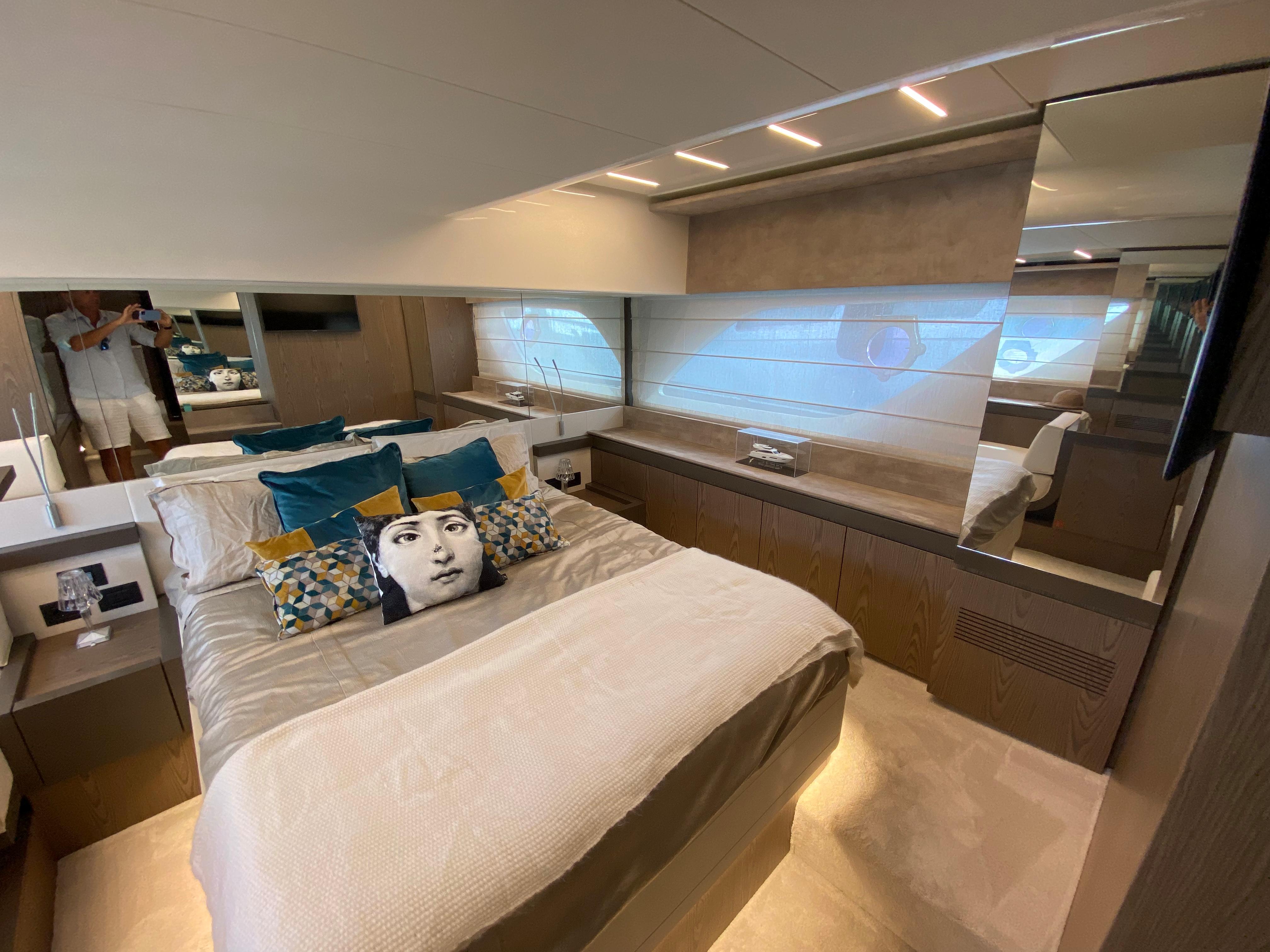 2019 Ferretti Yachts 550 Oscar