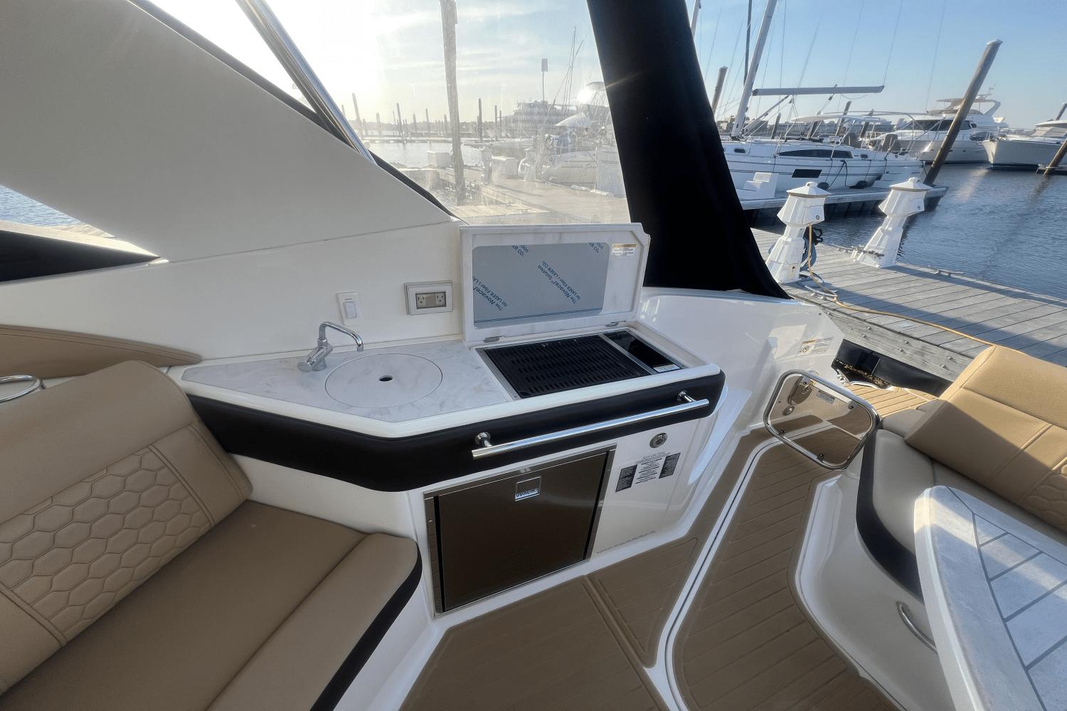 2023-sea-ray-320-sundancer-power-9185388-978174321-0-130520250615-7