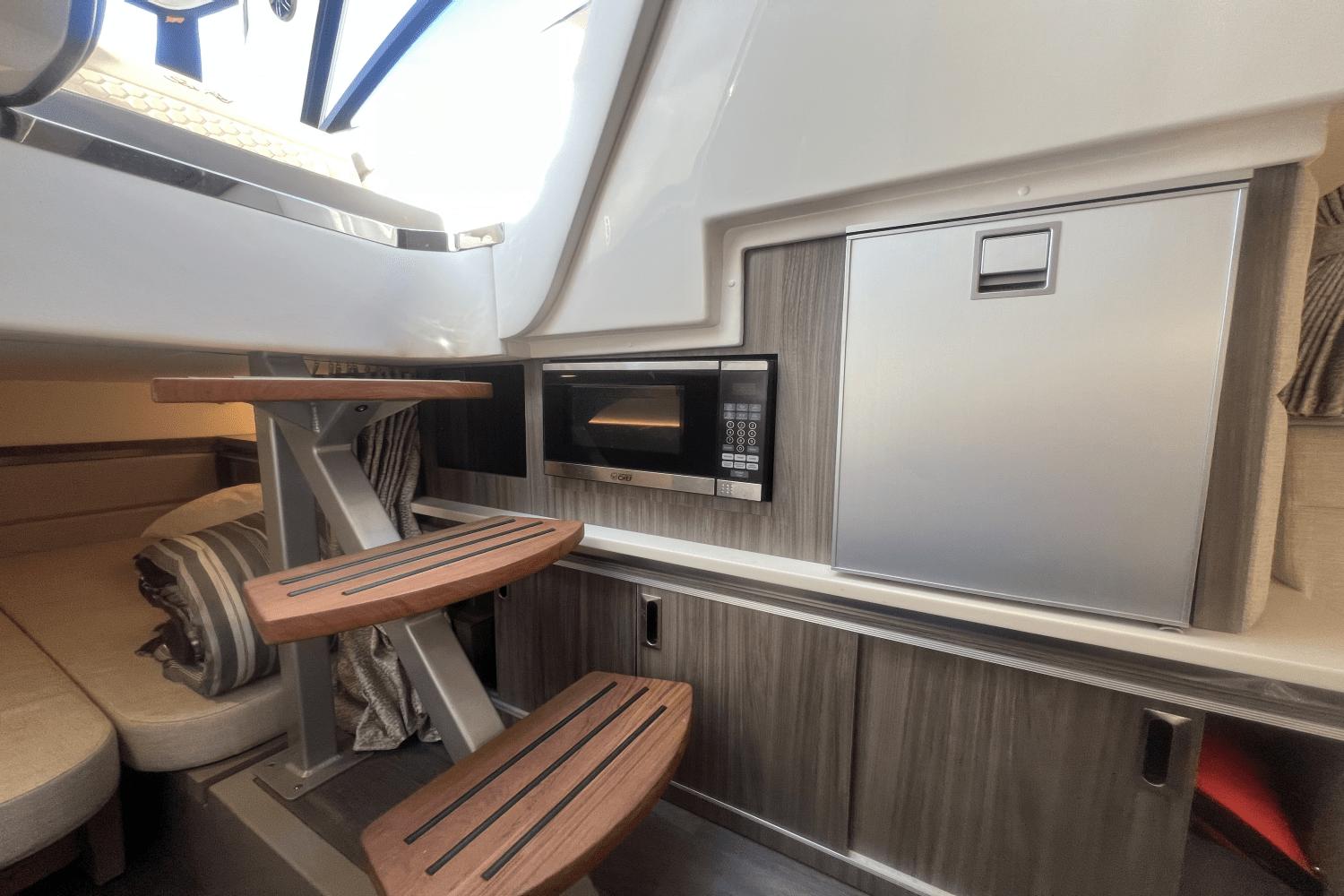 2023-sea-ray-320-sundancer-power-9185388-978174335-0-130520250615-17