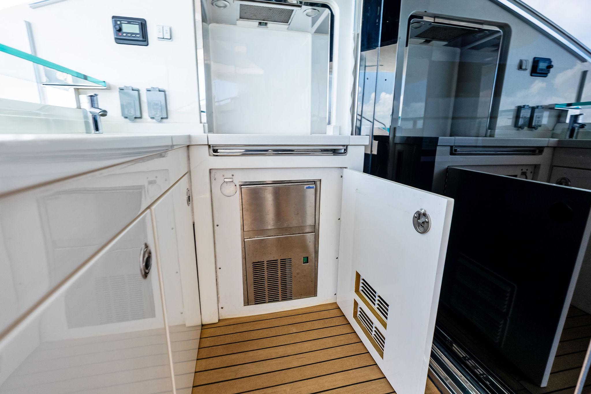 2011-princess-motor-yacht-power-9785393-20250507093423632-1_XLARGE