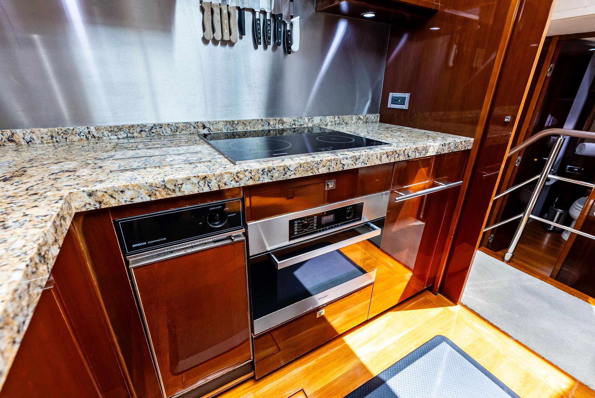 2011-princess-motor-yacht-power-9785393-20250507094105995-1_XLARGE