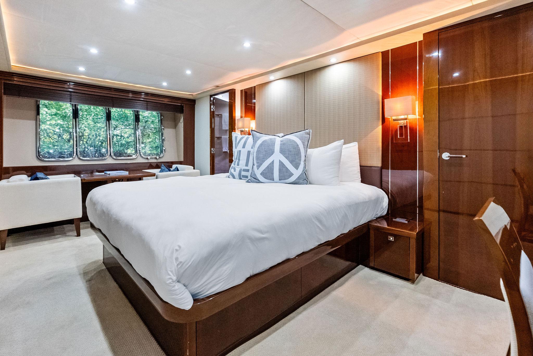 2011-princess-motor-yacht-power-9785393-20250507094142844-1_XLARGE
