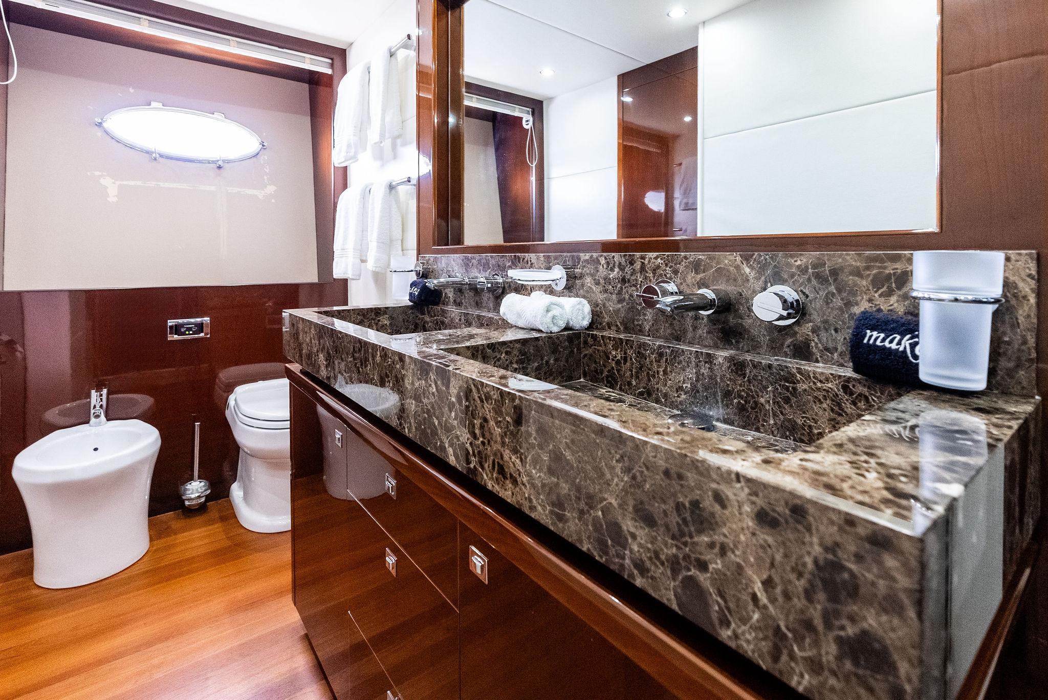 2011-princess-motor-yacht-power-9785393-20250507094150899-1_XLARGE