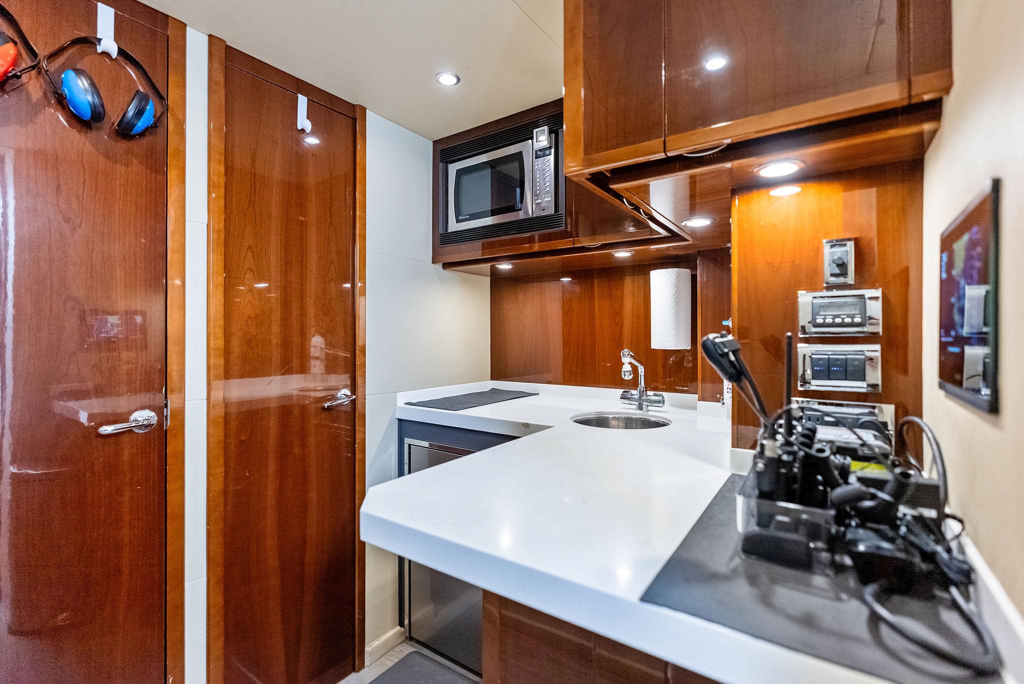2011-princess-motor-yacht-power-9785393-20250507094405019-1_XLARGE