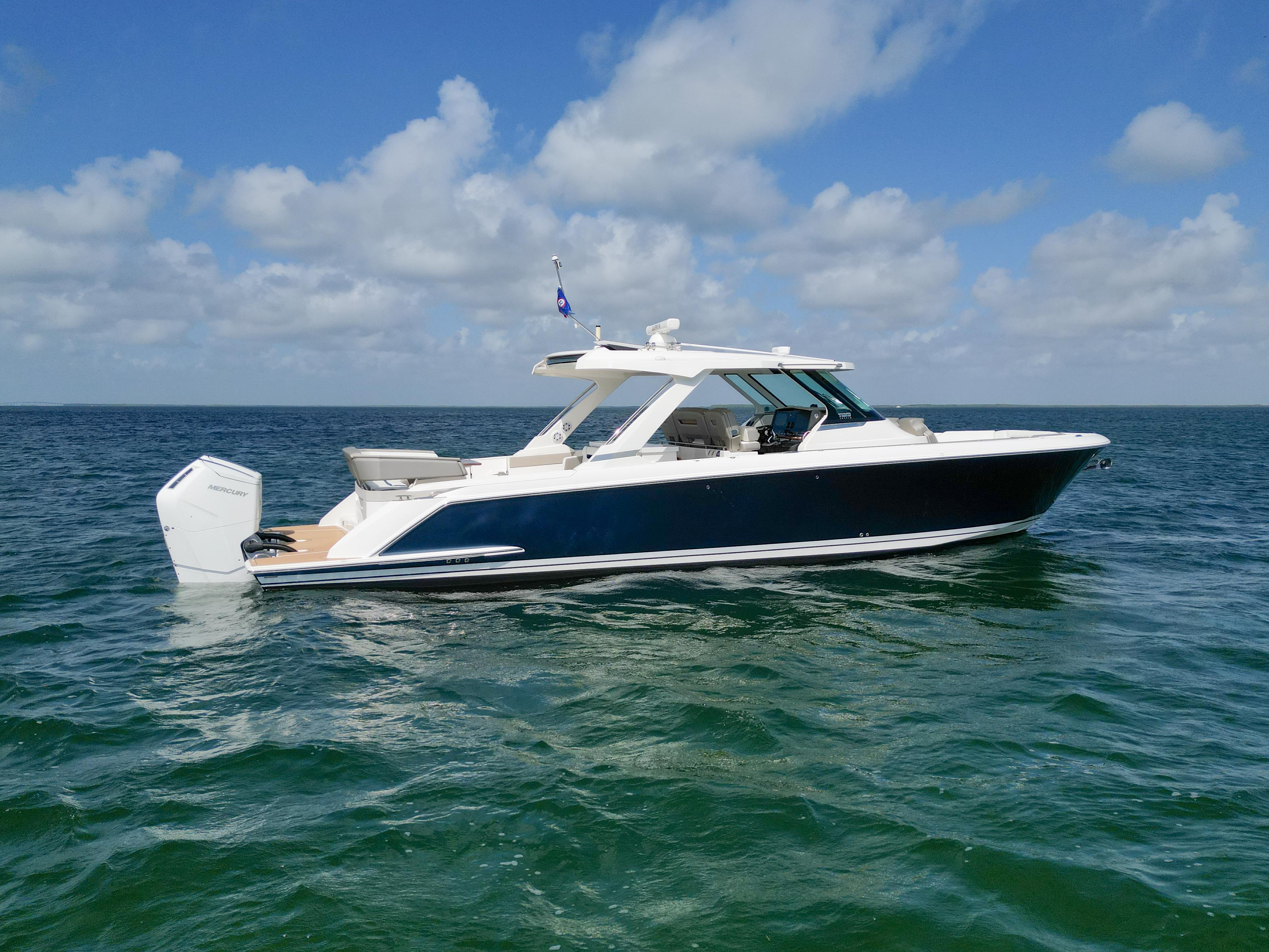Tiara Yachts 43 LS