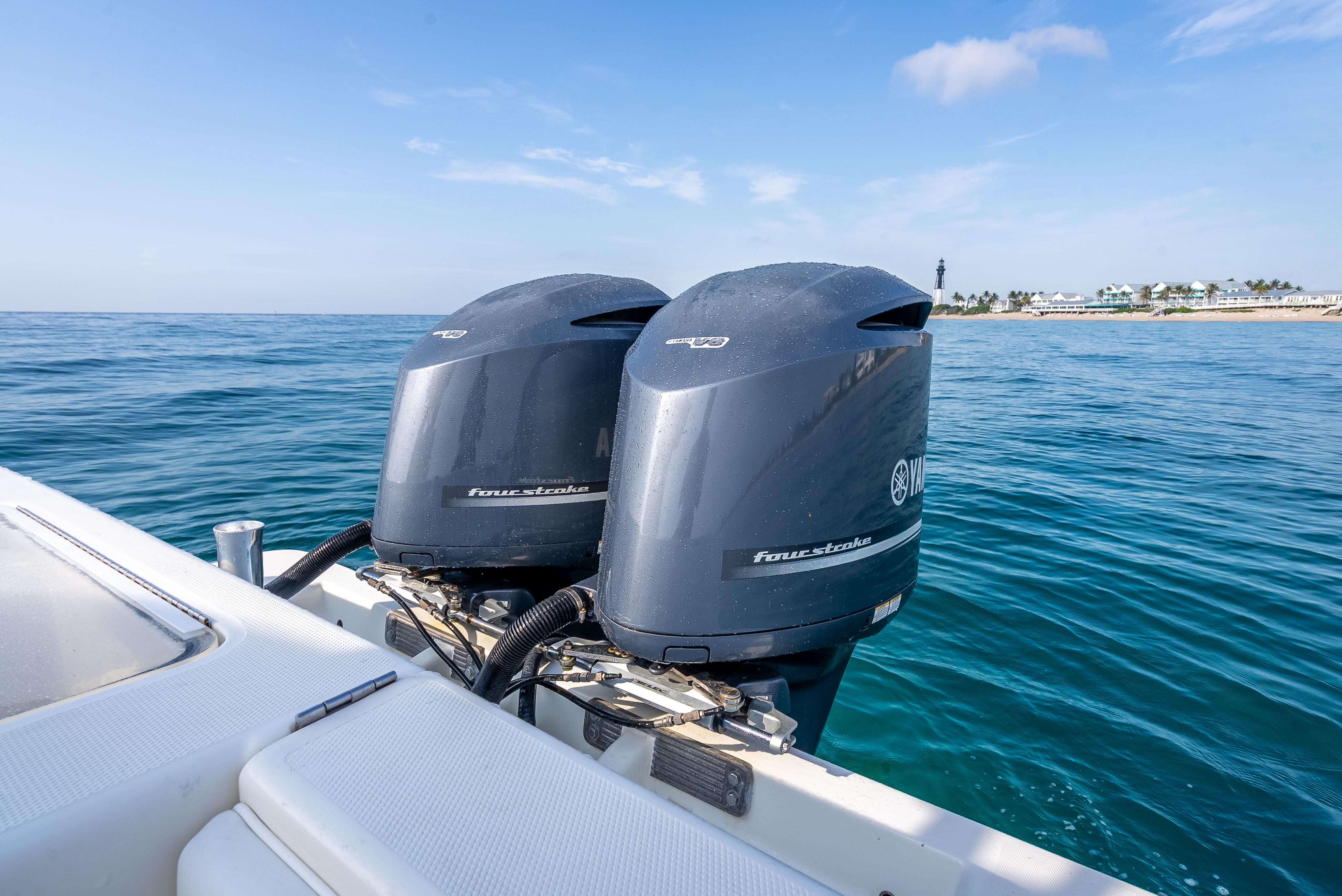 SeaVee-34 2014 -FL-US-2014 SeaVee 34 boat with twin outboard engines on open water.-9825396 | Thumbnail