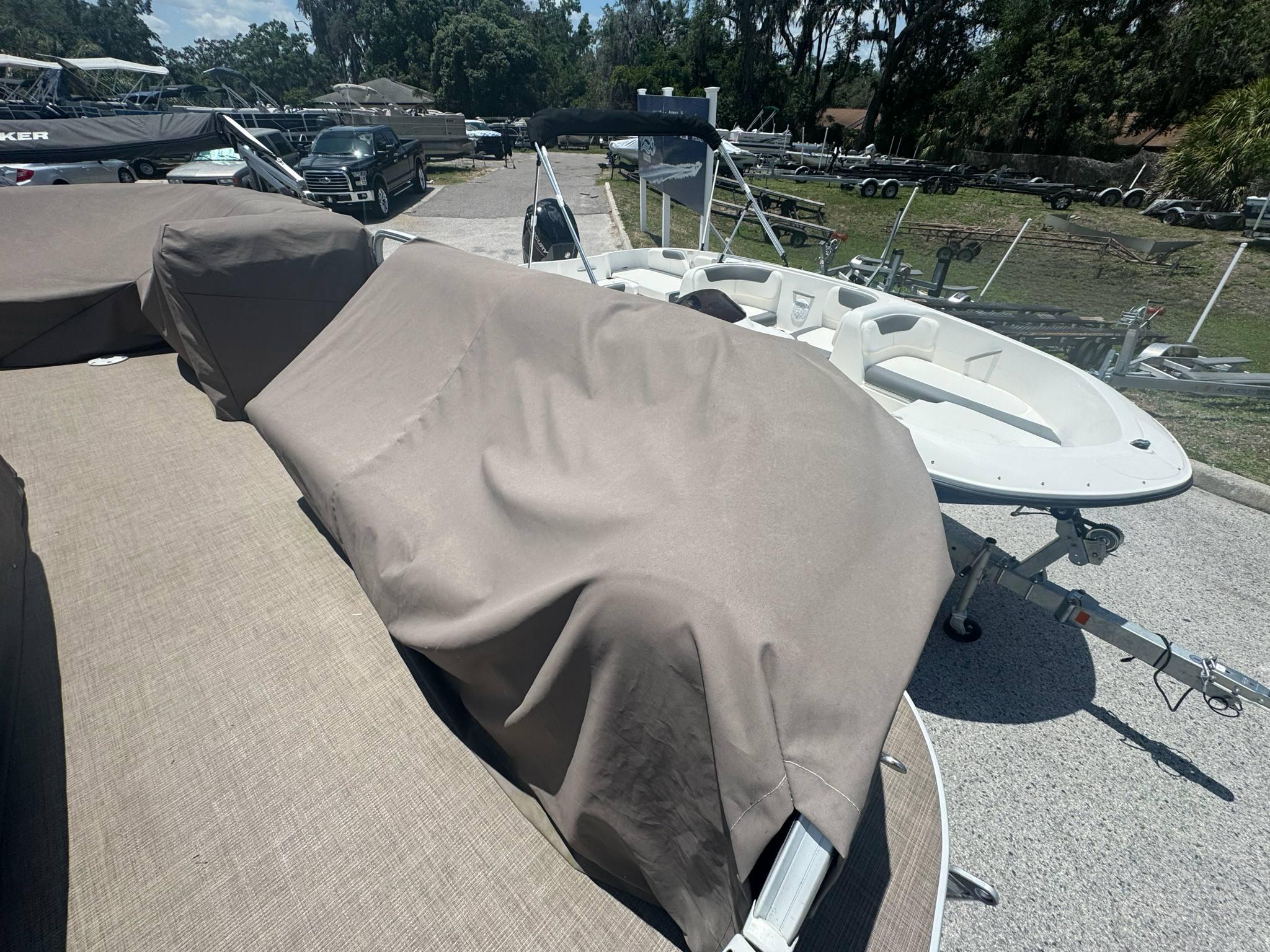 2020 Sun tracker Party Barge 20 DLX-5