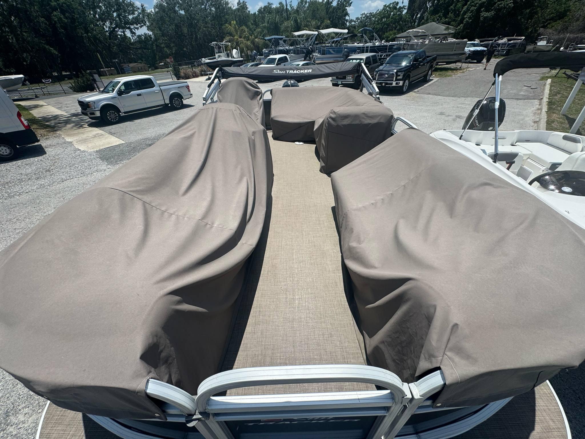 2020 Sun tracker Party Barge 20 DLX-4