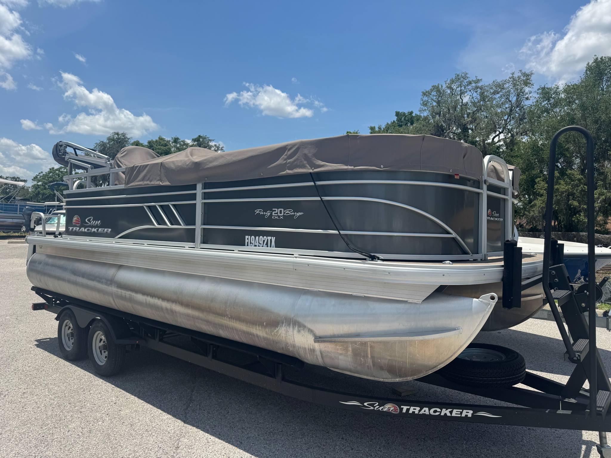 2020 Sun tracker Party Barge 20 DLX-3