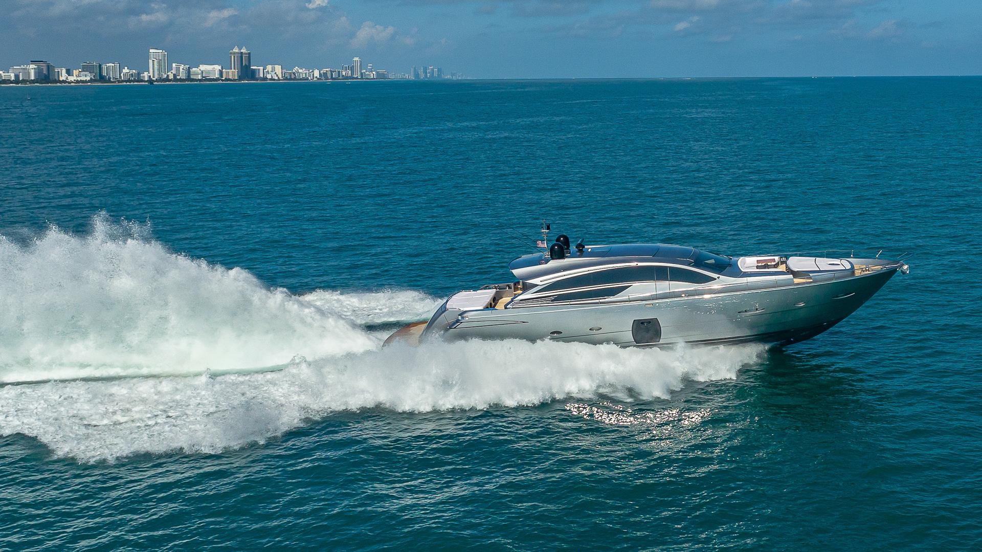 Pershing 80 - Aerial Profile