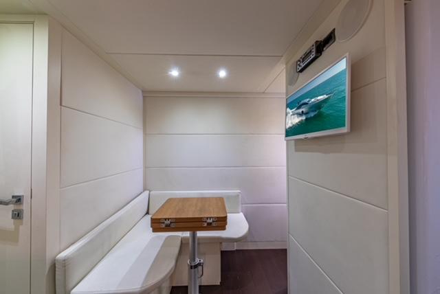 Pershing 80 - Crew Lounge