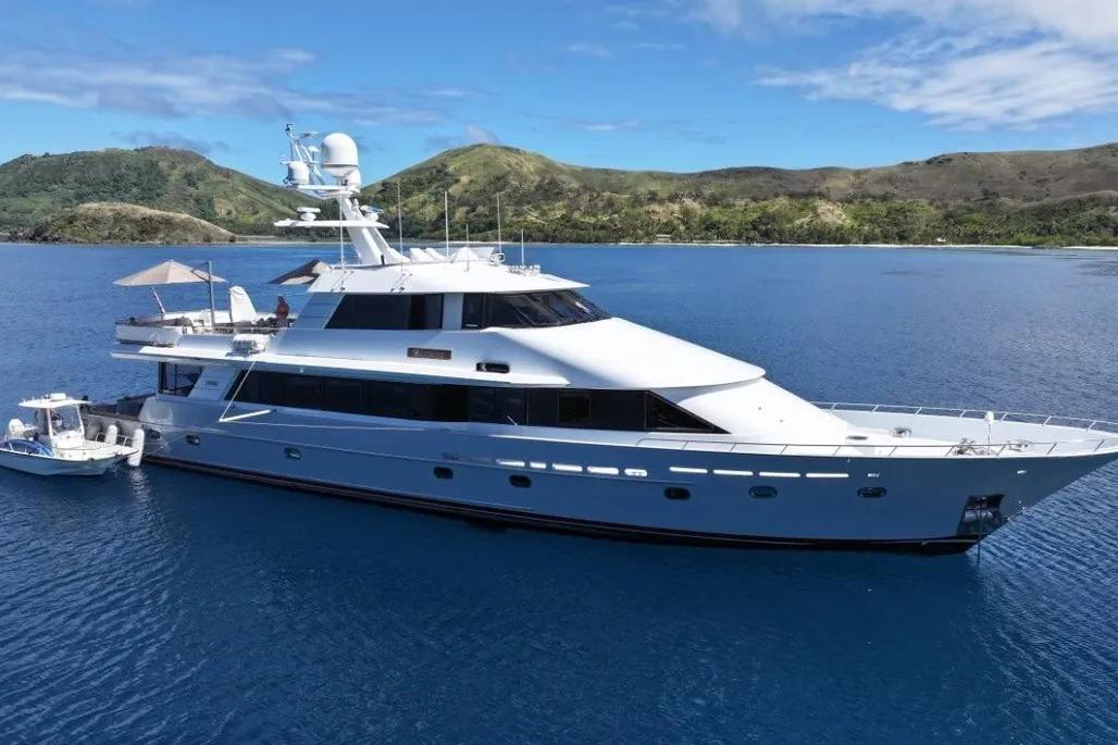 Boat image 3