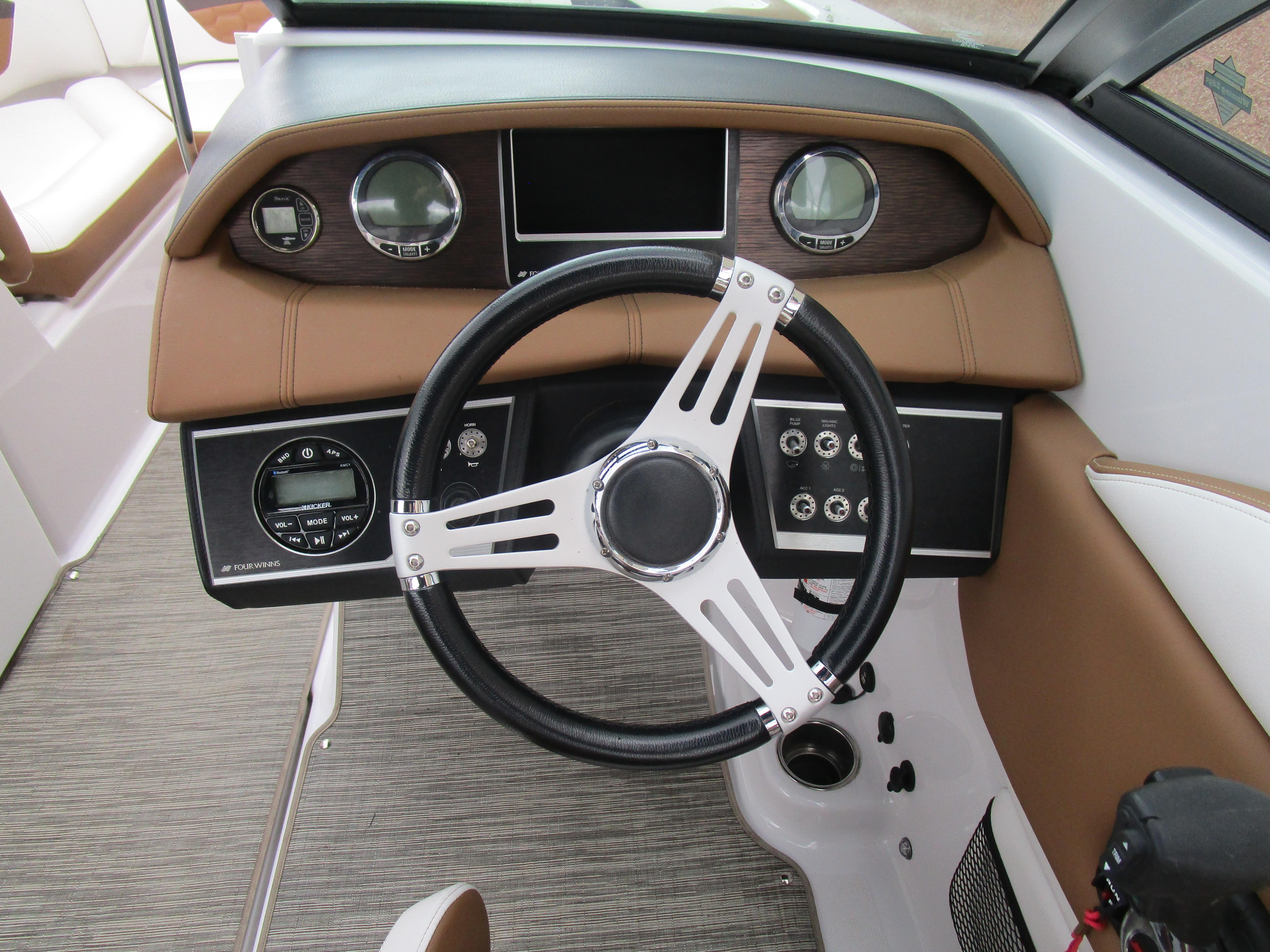 2019 Four Winns HD 220 Gallery