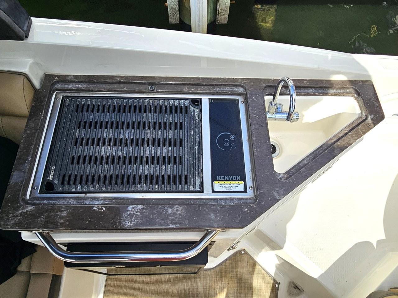 2018-sea-ray-sdx-290-outboard-power-9755428-20250411125031711-1_XLARGE