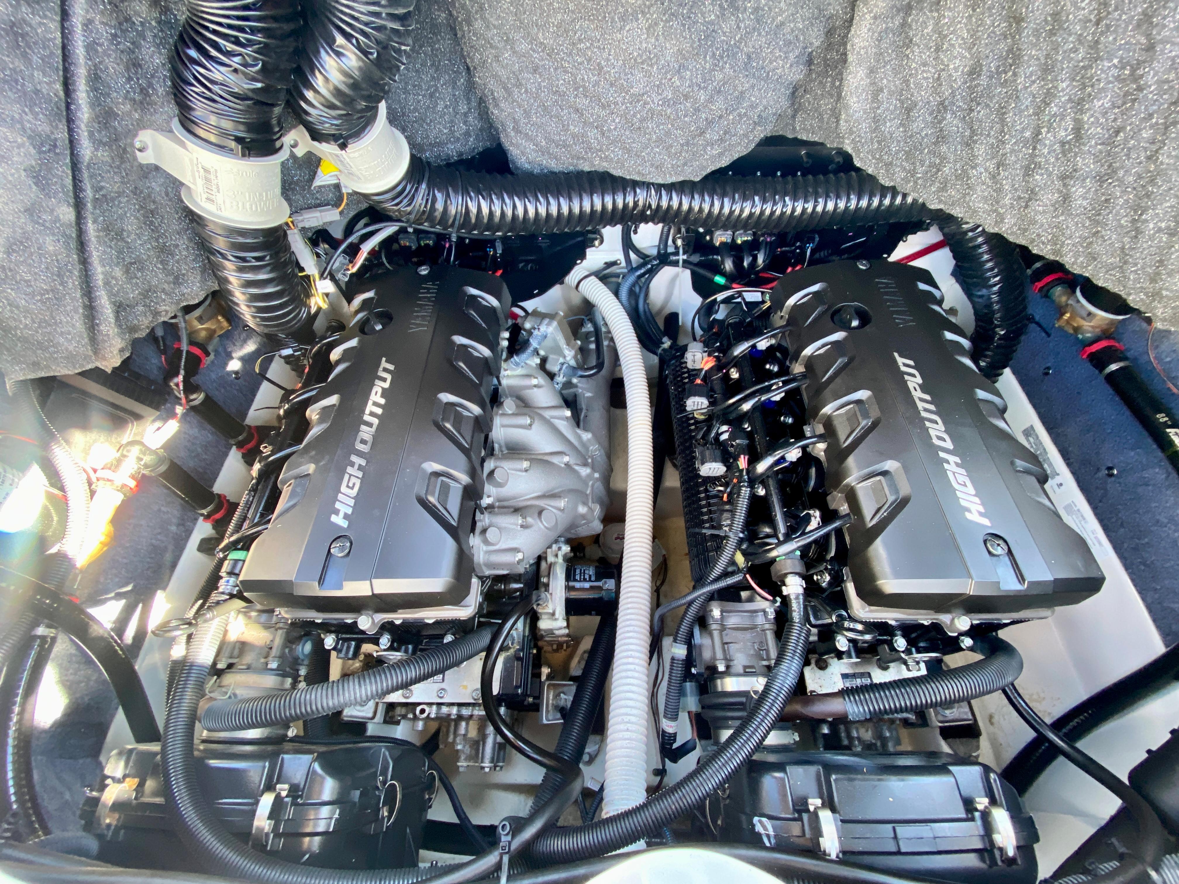 Yamaha 242X - Engine