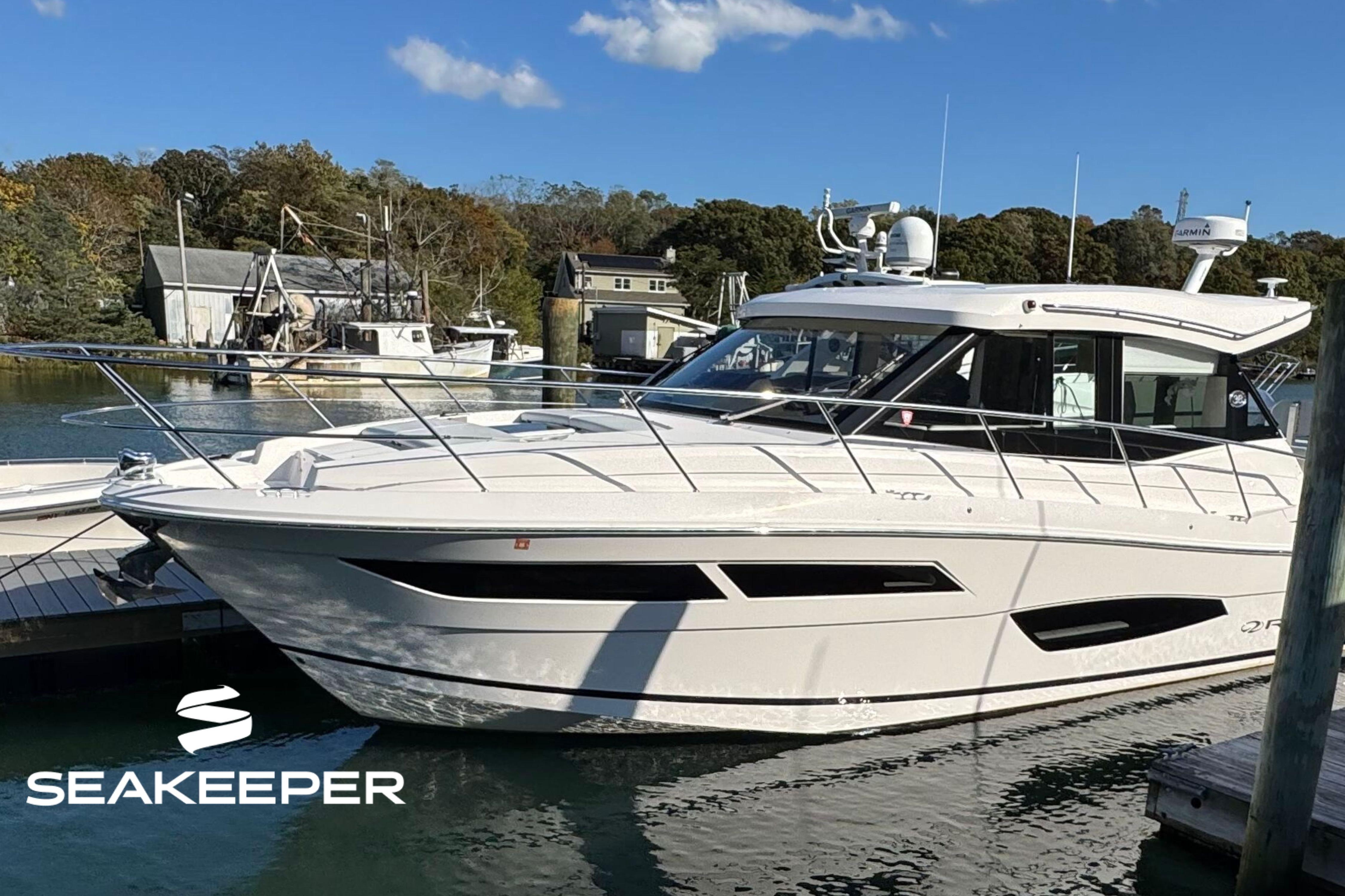 2021 Regal 38 Grande Coupe