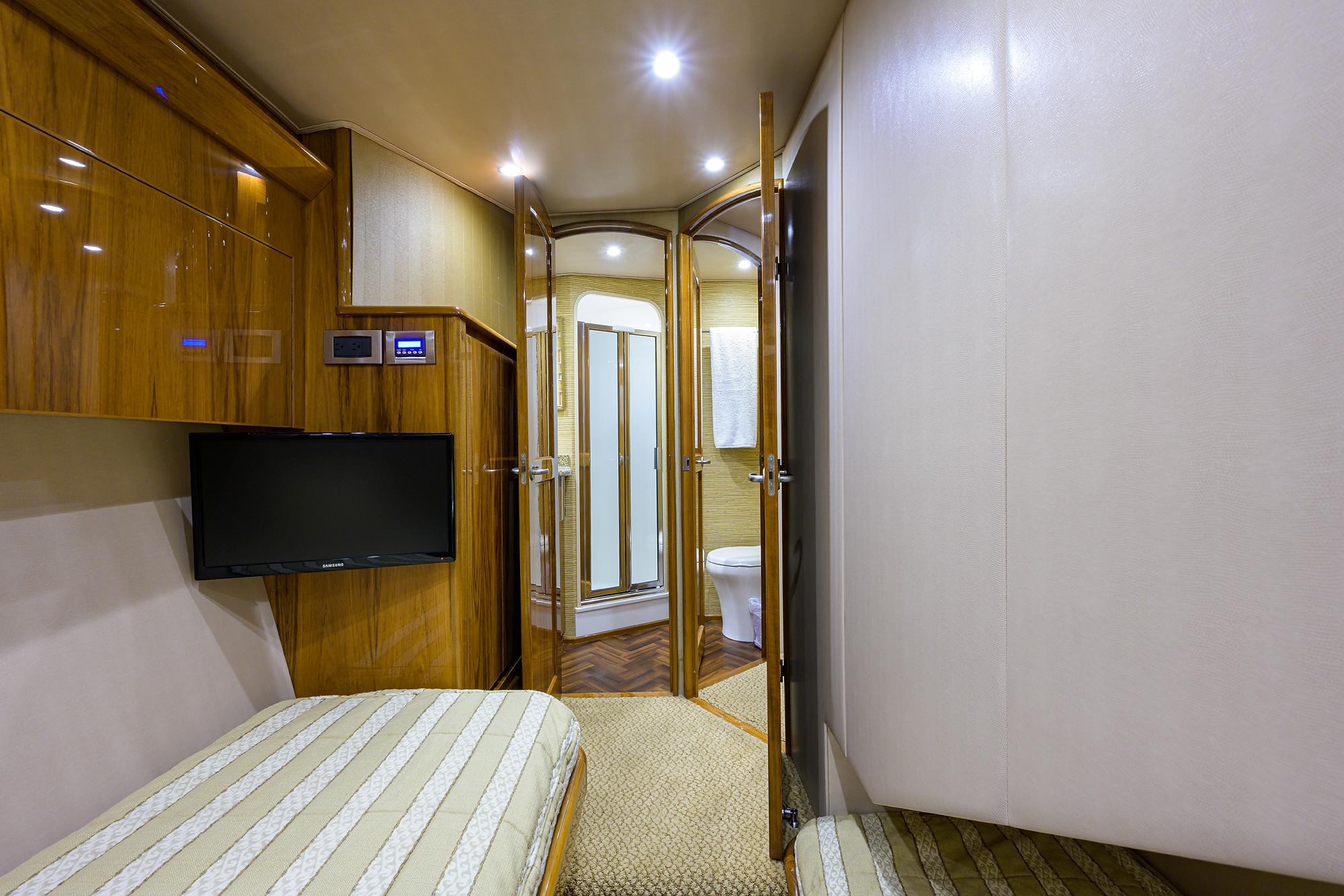 Viking 62 Chelsea - Guest Stateroom, Berth and TV