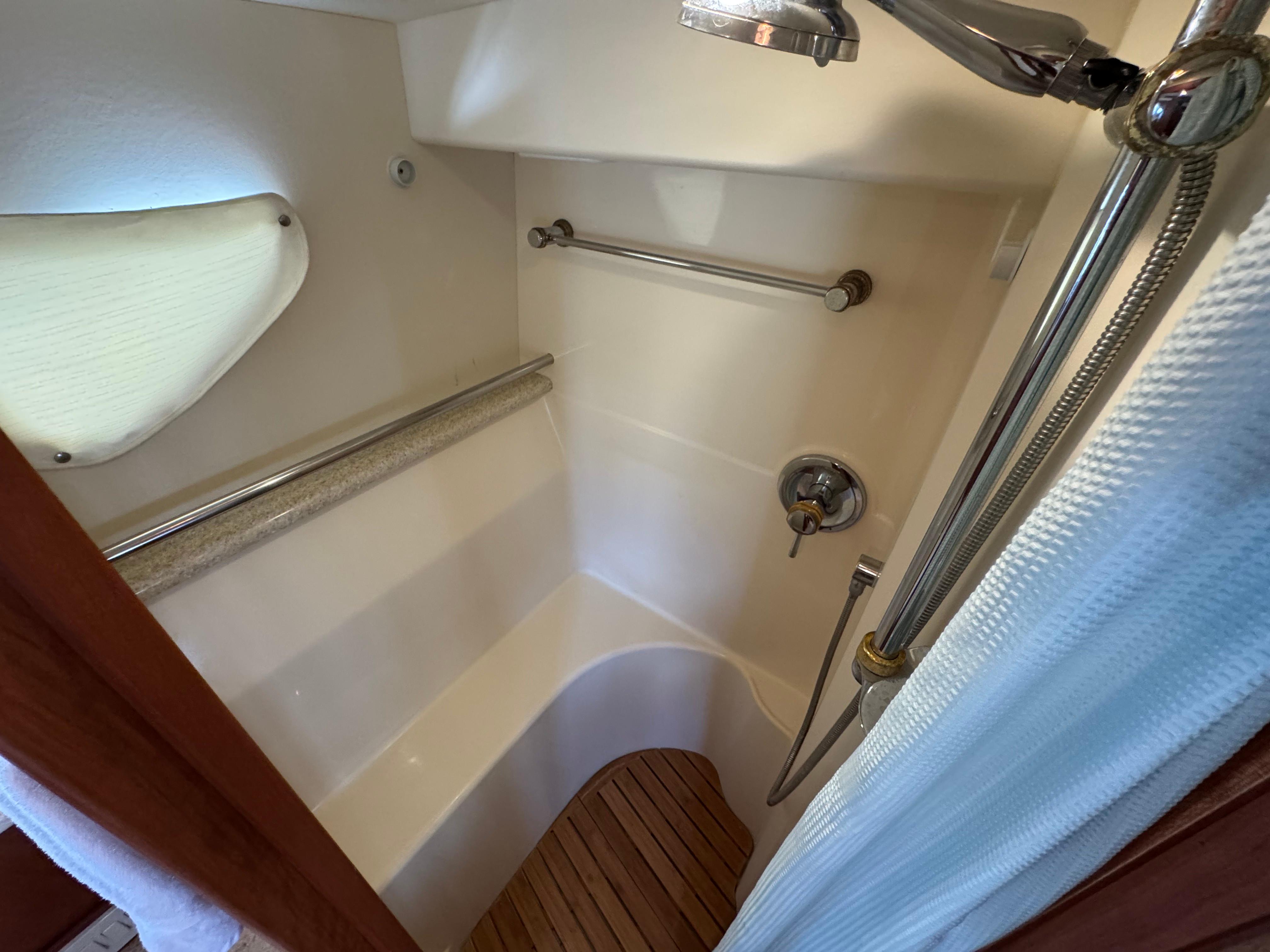2004-silverton-43-motor-yacht-power-9775435-977516739-0-290420250901-44