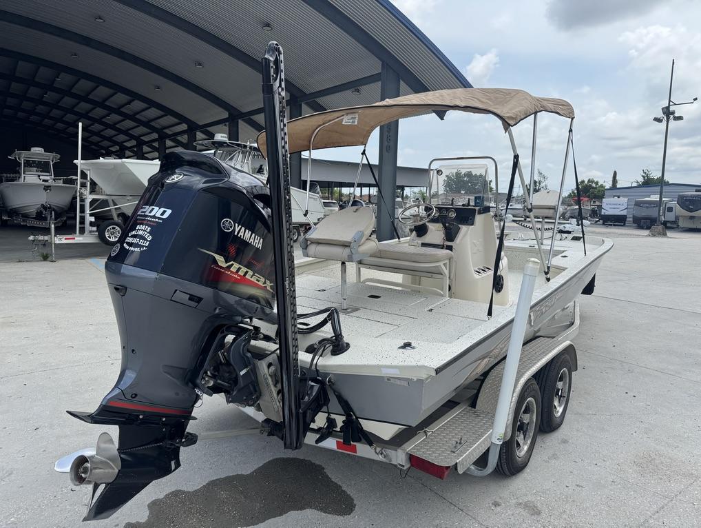 2013 Xpress Hyper-Lift Bay Series H22B boat with Yamaha VMAX engine in a marina.