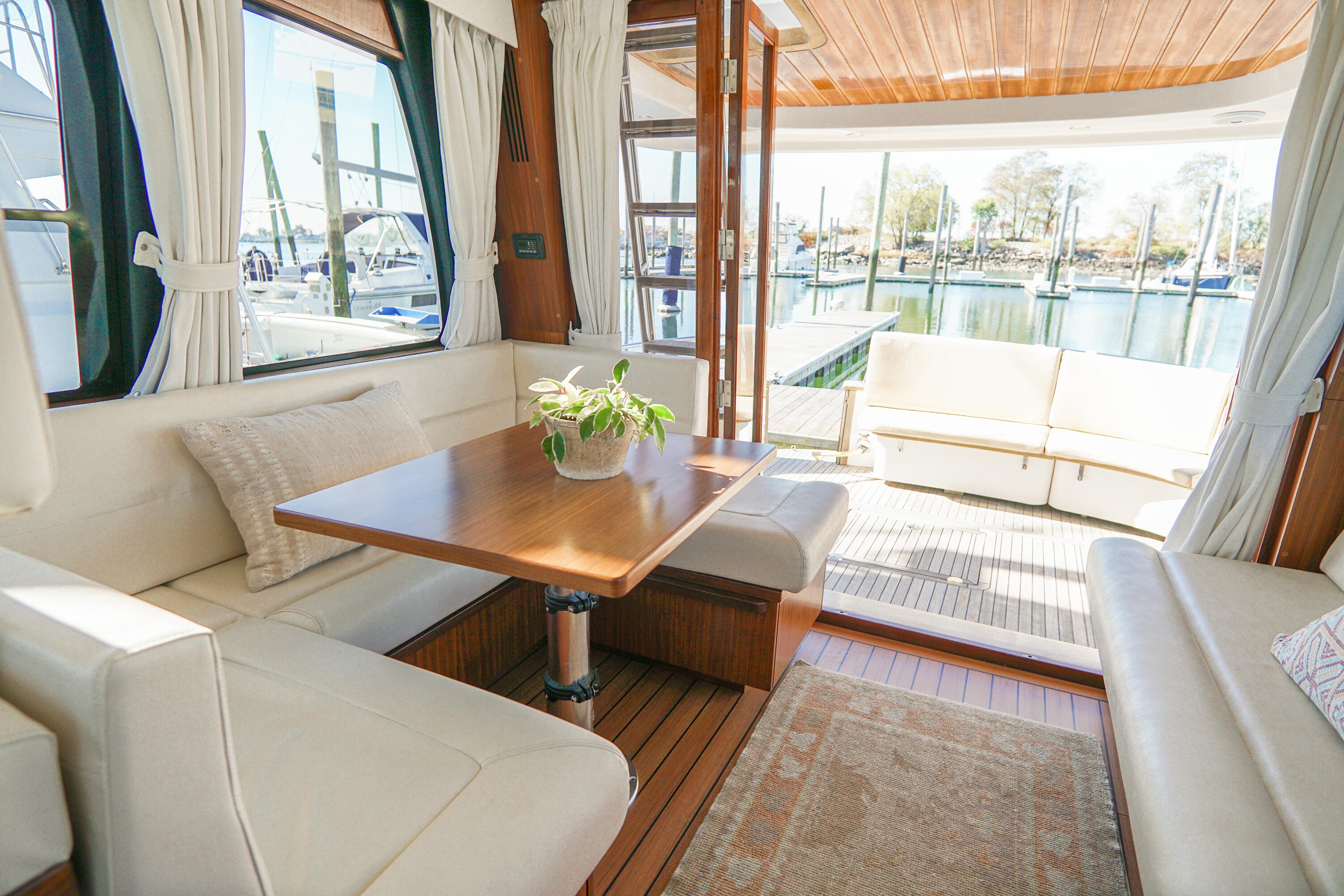 Sasga Yachts Menorquin 42 Flybridge - Cuatro Alpha - Salon