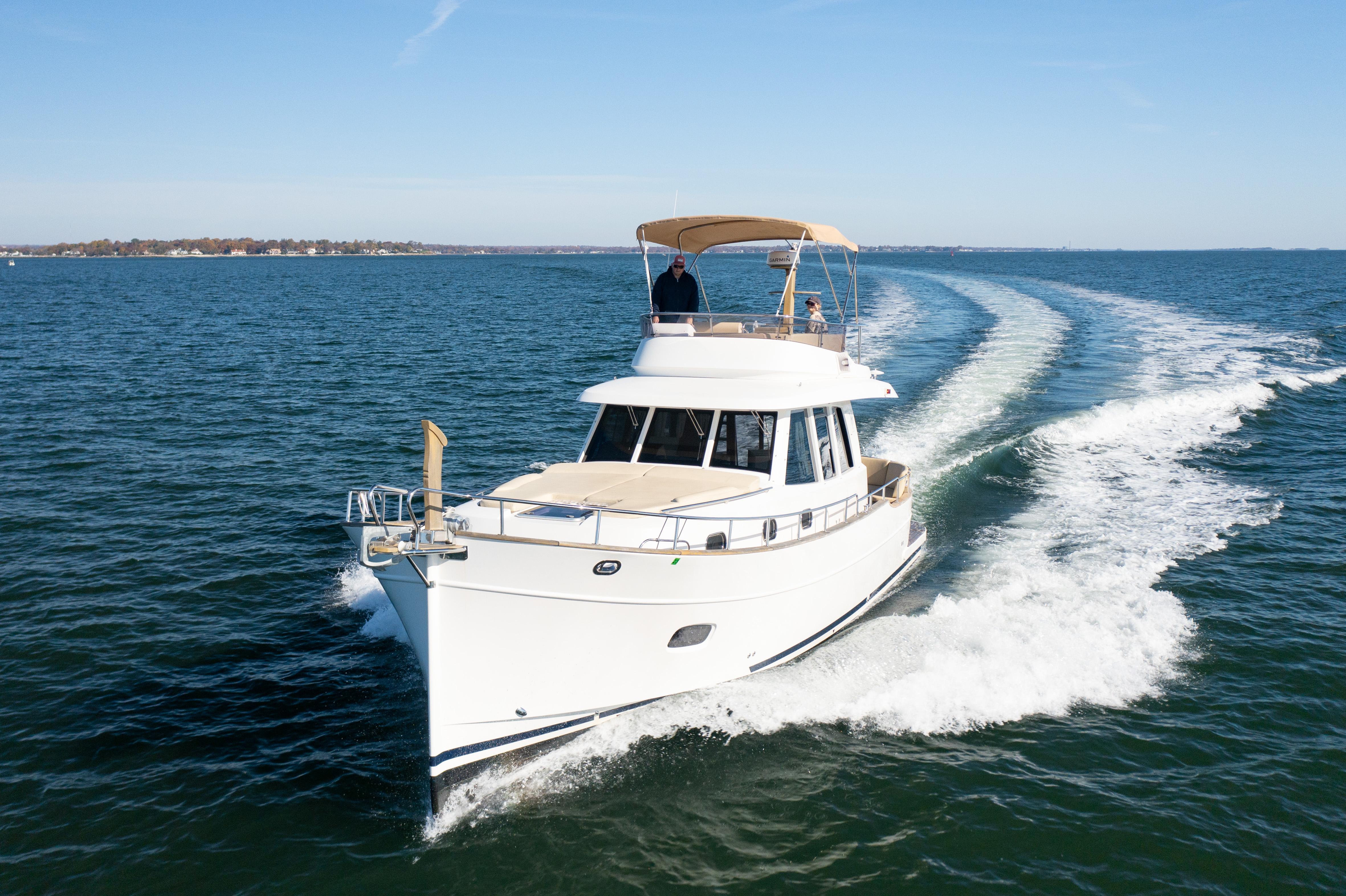Sasga Yachts Menorquin 42 Flybridge - Cuatro Alpha - Profile