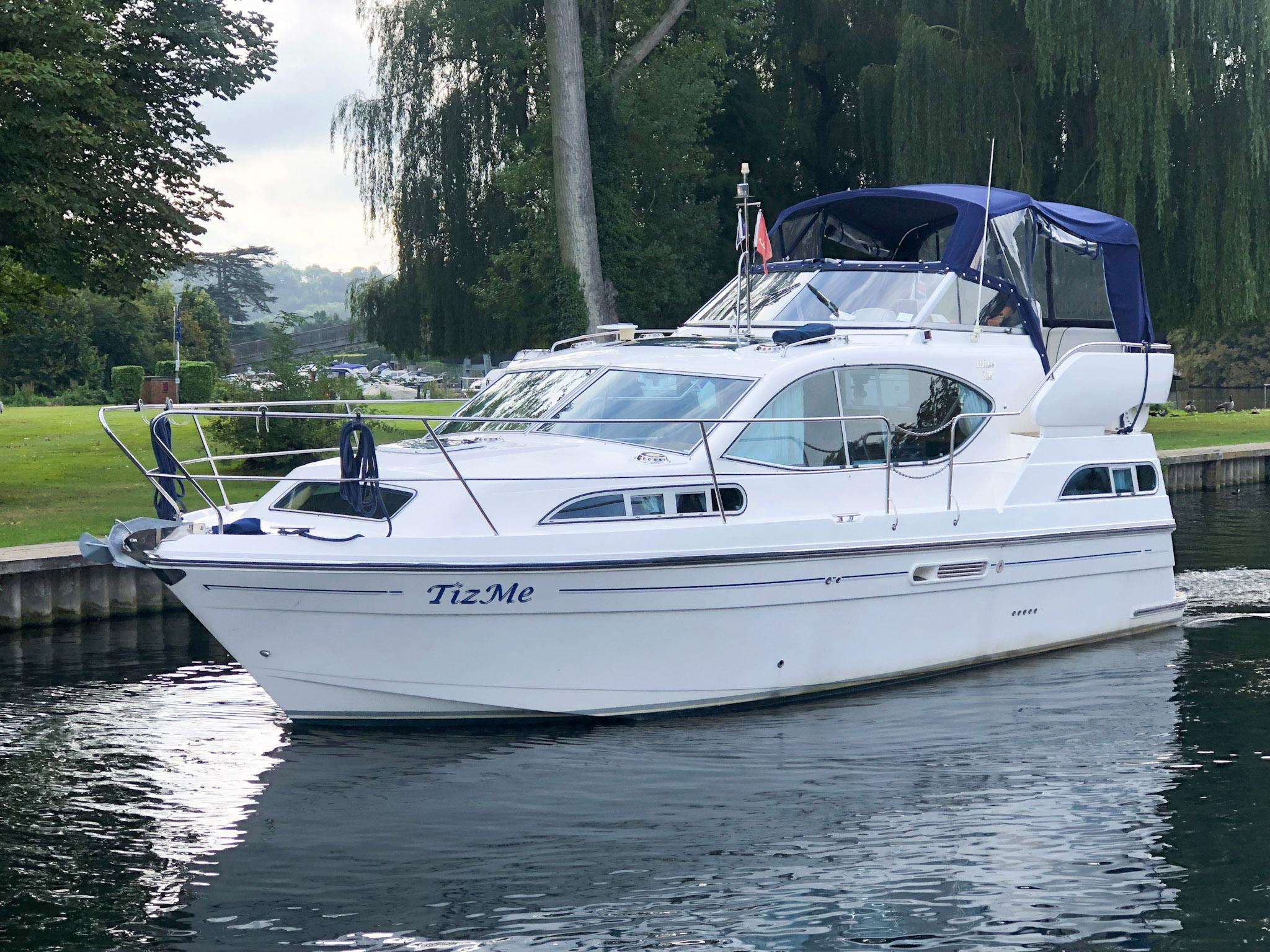 Haines 320 (1) - Boat Showrooms - London, Harleyford, Hamble