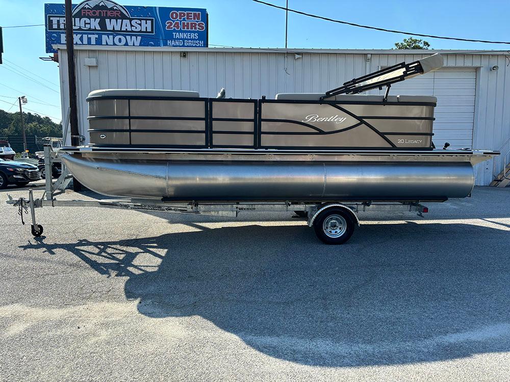 2025 Bentley Legacy 220 Cruise Pontoon