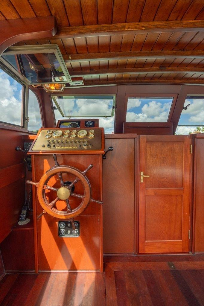 Wheeler 37 AMIGO - Pilothouse Helm Station
