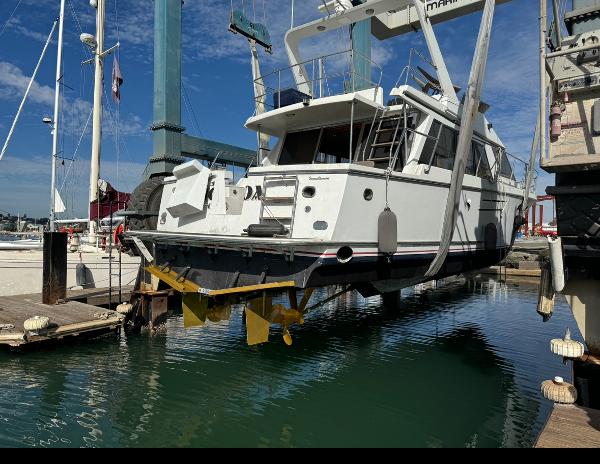 Ocean Alexander 46 yacht from 1991 being lifted at a marina.