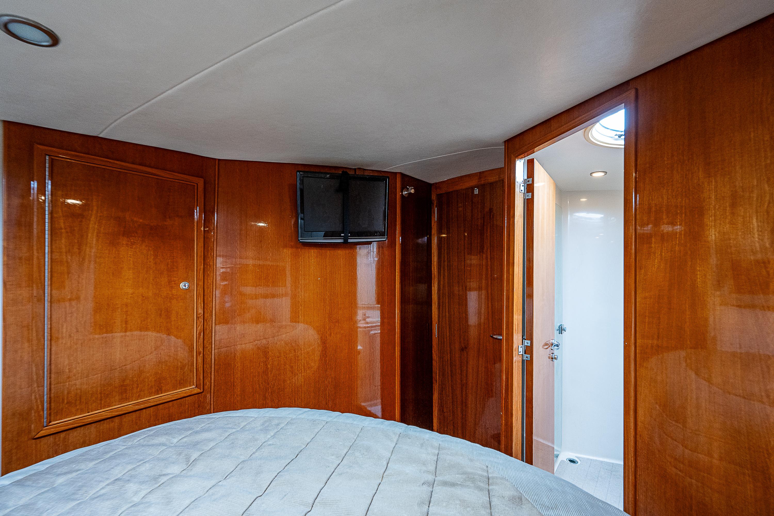 Riviera 42 Black Pearl - Stateroom, Berth and TV