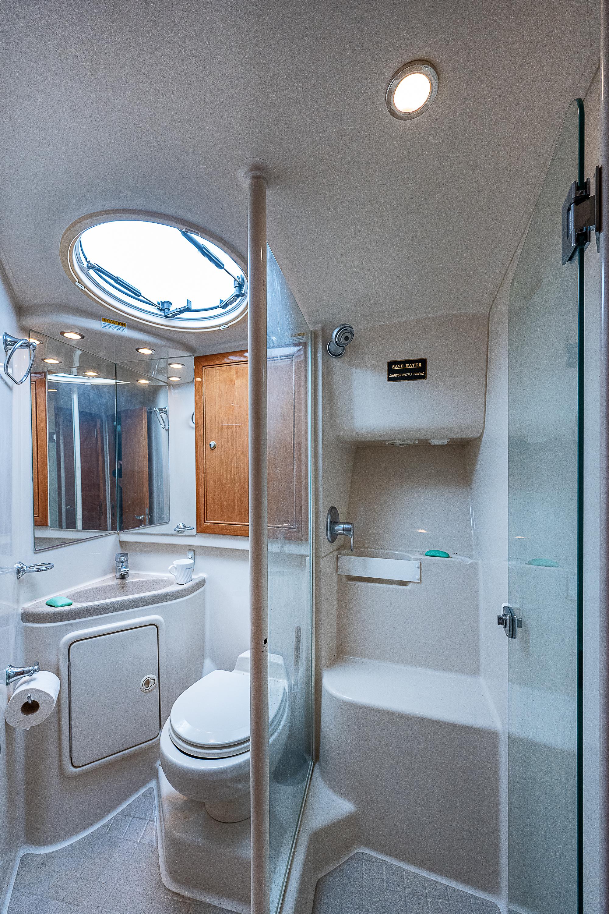 Riviera 42 Black Pearl - Head Shower and Head