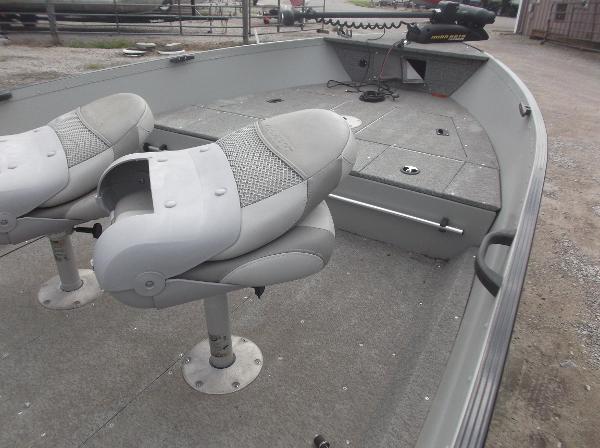 2010 Alumacraft boat for sale, model of the boat is 165 Classic camp & Image # 12 of 14