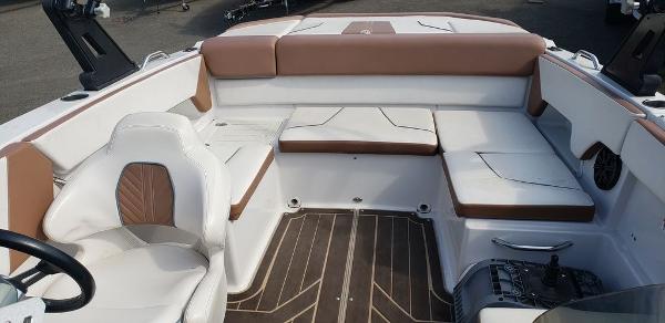 2018 Glastron boat for sale, model of the boat is 225 Surf & Fish & Image # 5 of 12