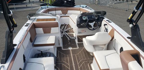 2018 Glastron boat for sale, model of the boat is 225 Surf & Fish & Image # 8 of 12
