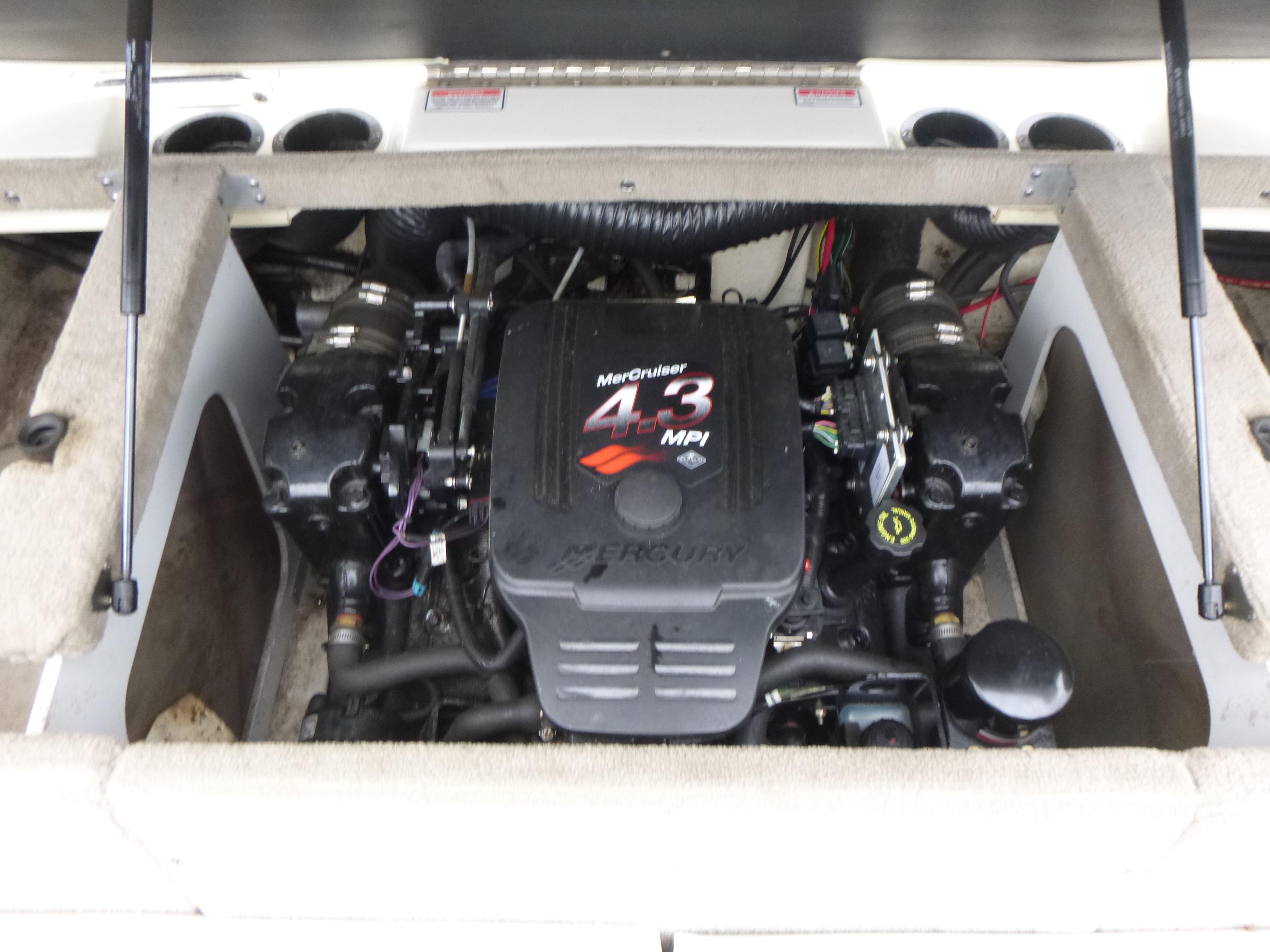2005 Sea Ray 185 Sport Gallery