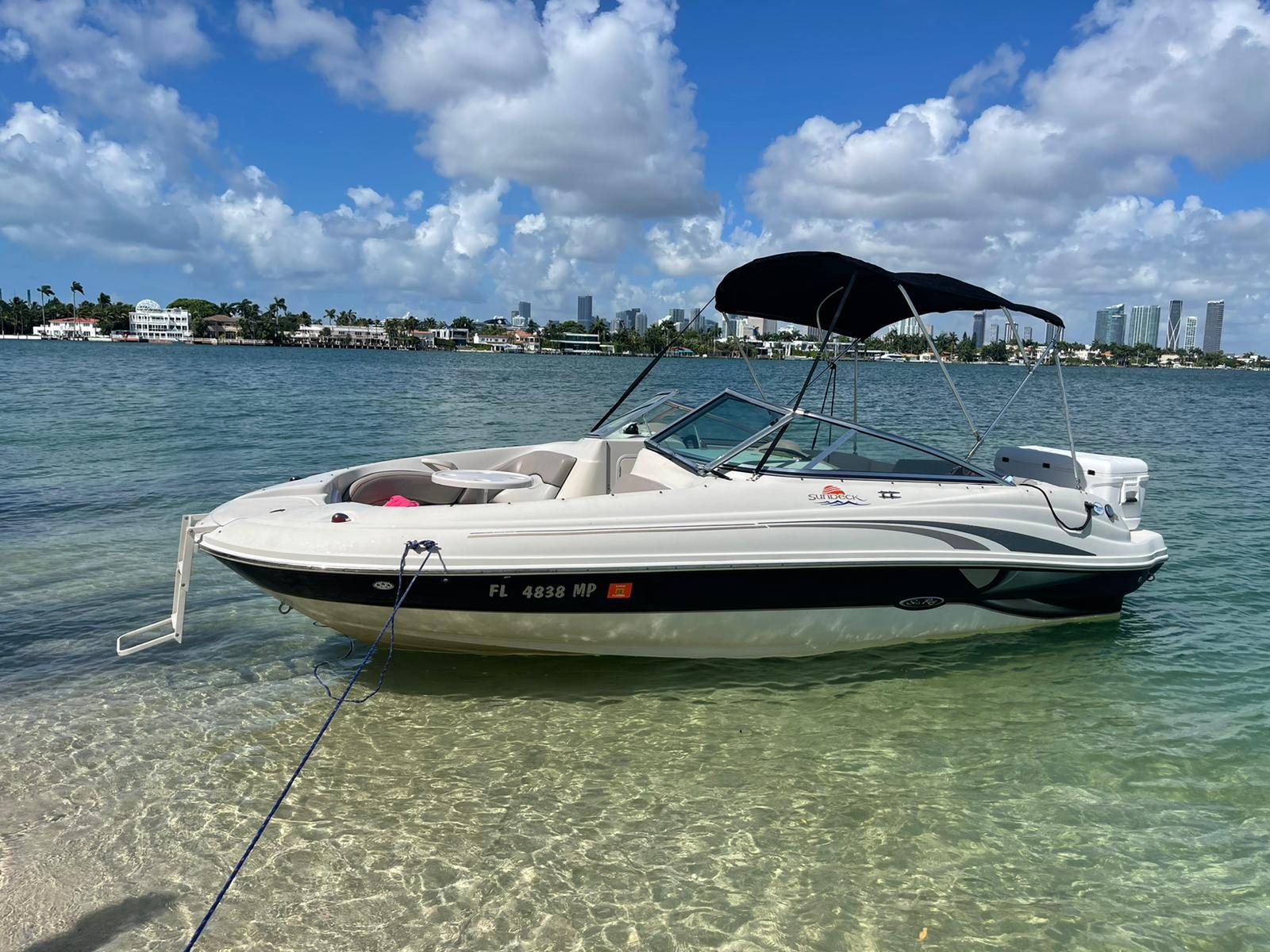 Sea Ray 220 Bow Rider