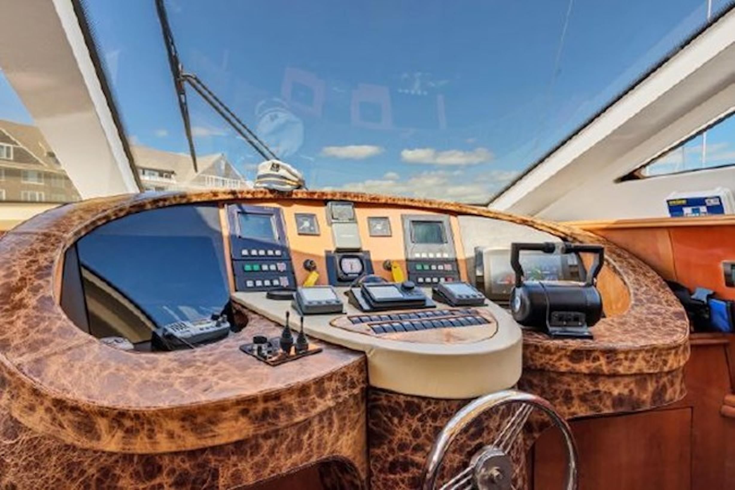 1999-azimut-85-ultimate-power-9775407-20250501133550297-1_XLARGE