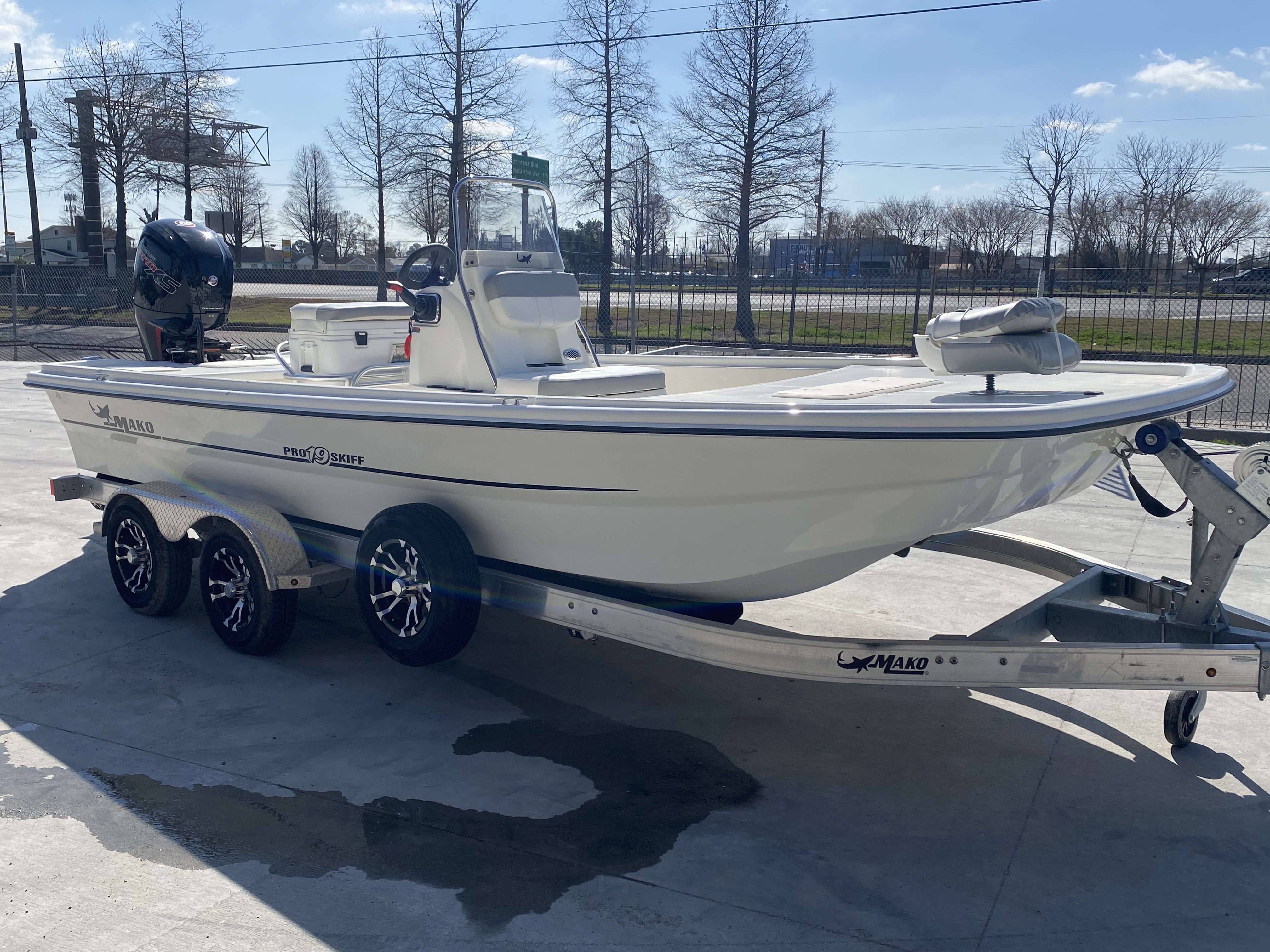 2021 Mako boat for sale, model of the boat is Pro Skiff 19 & Image # 3 of 7
