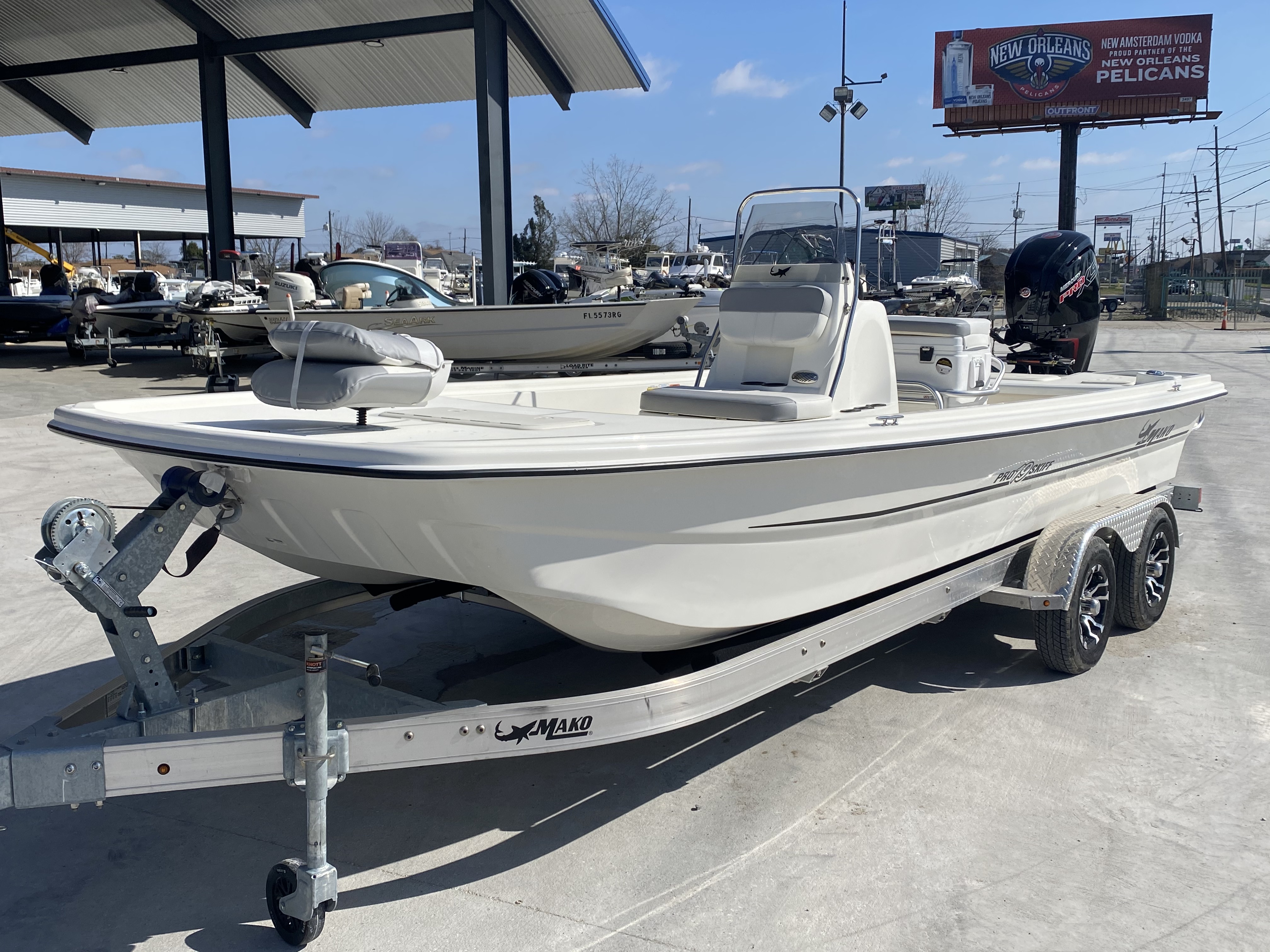 2021 Mako boat for sale, model of the boat is Pro Skiff 19 & Image # 4 of 7