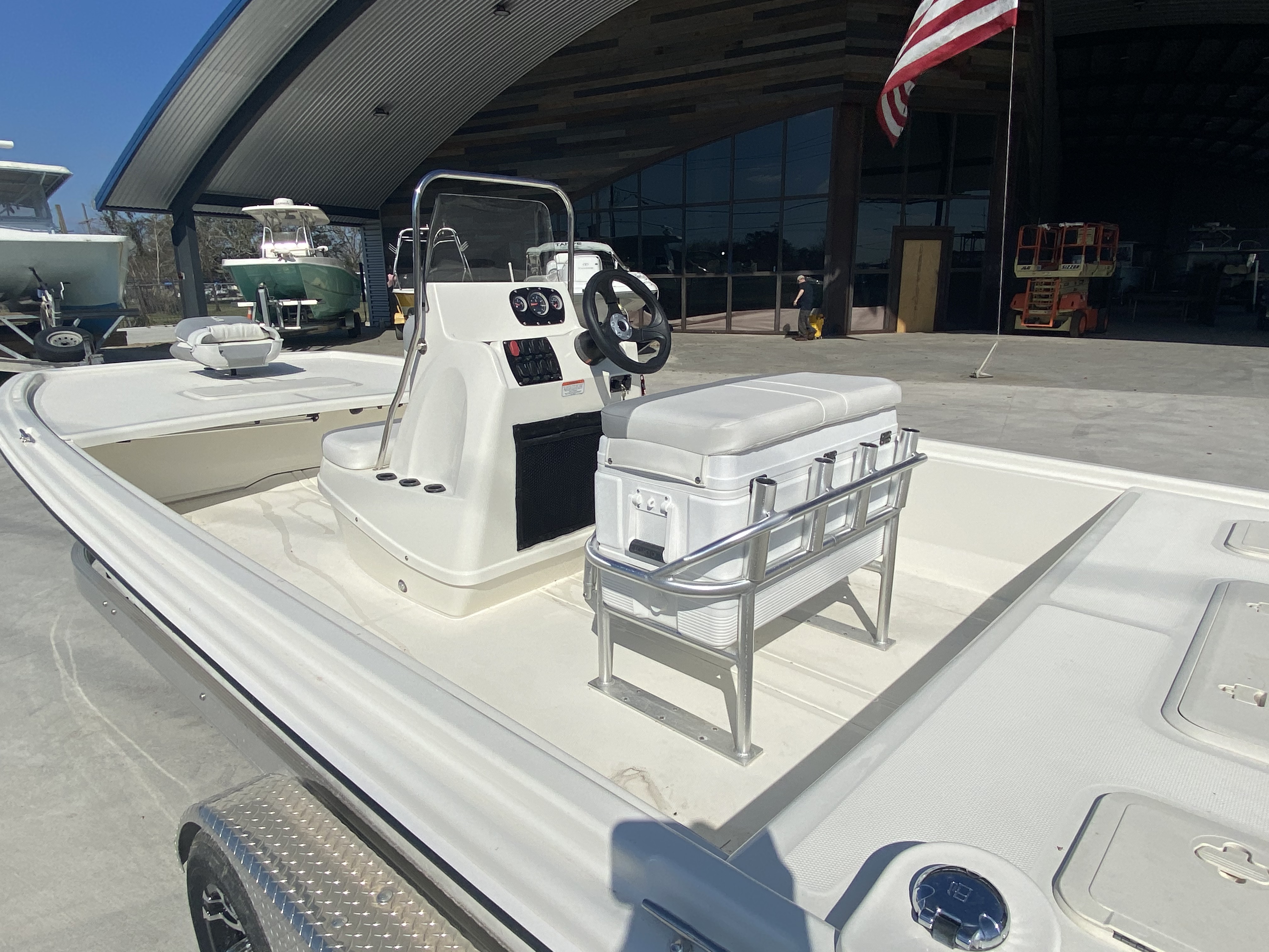 2021 Mako boat for sale, model of the boat is Pro Skiff 19 & Image # 5 of 7