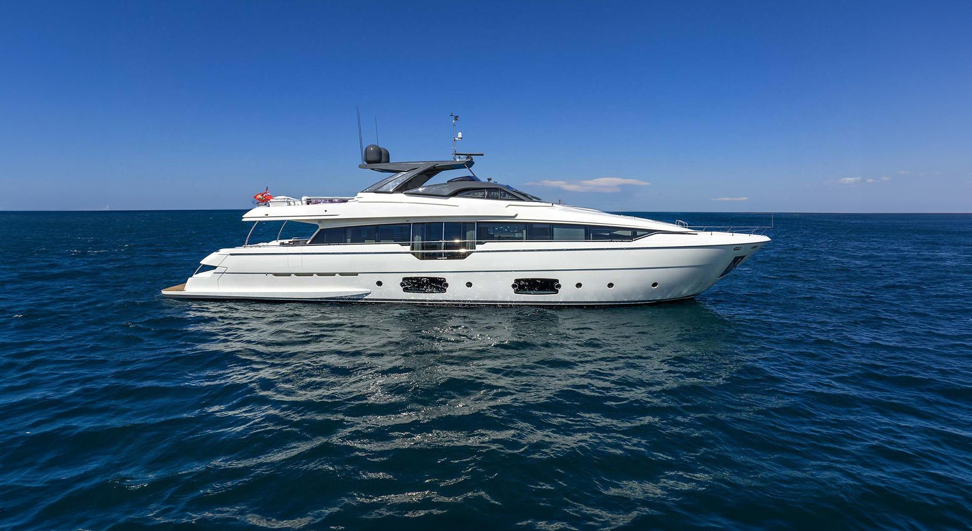 FERRETTI YACHTS 960