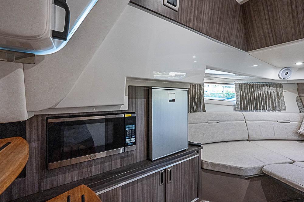 2021 Sea Ray 320 SUNDANCER COUPE OB