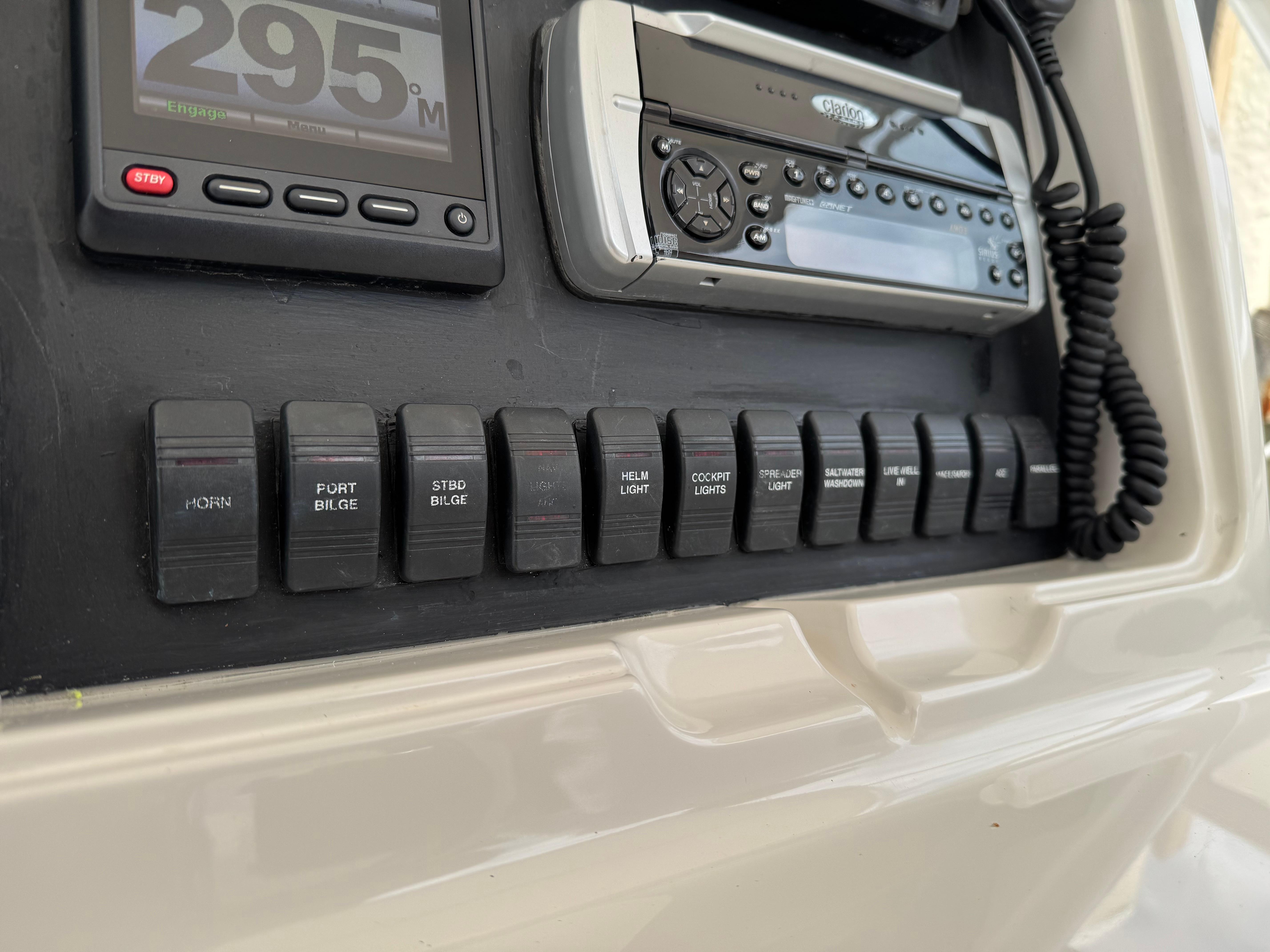 2004-jupiter-31-center-console-power-9725482-20250323094420135-1_XLARGE