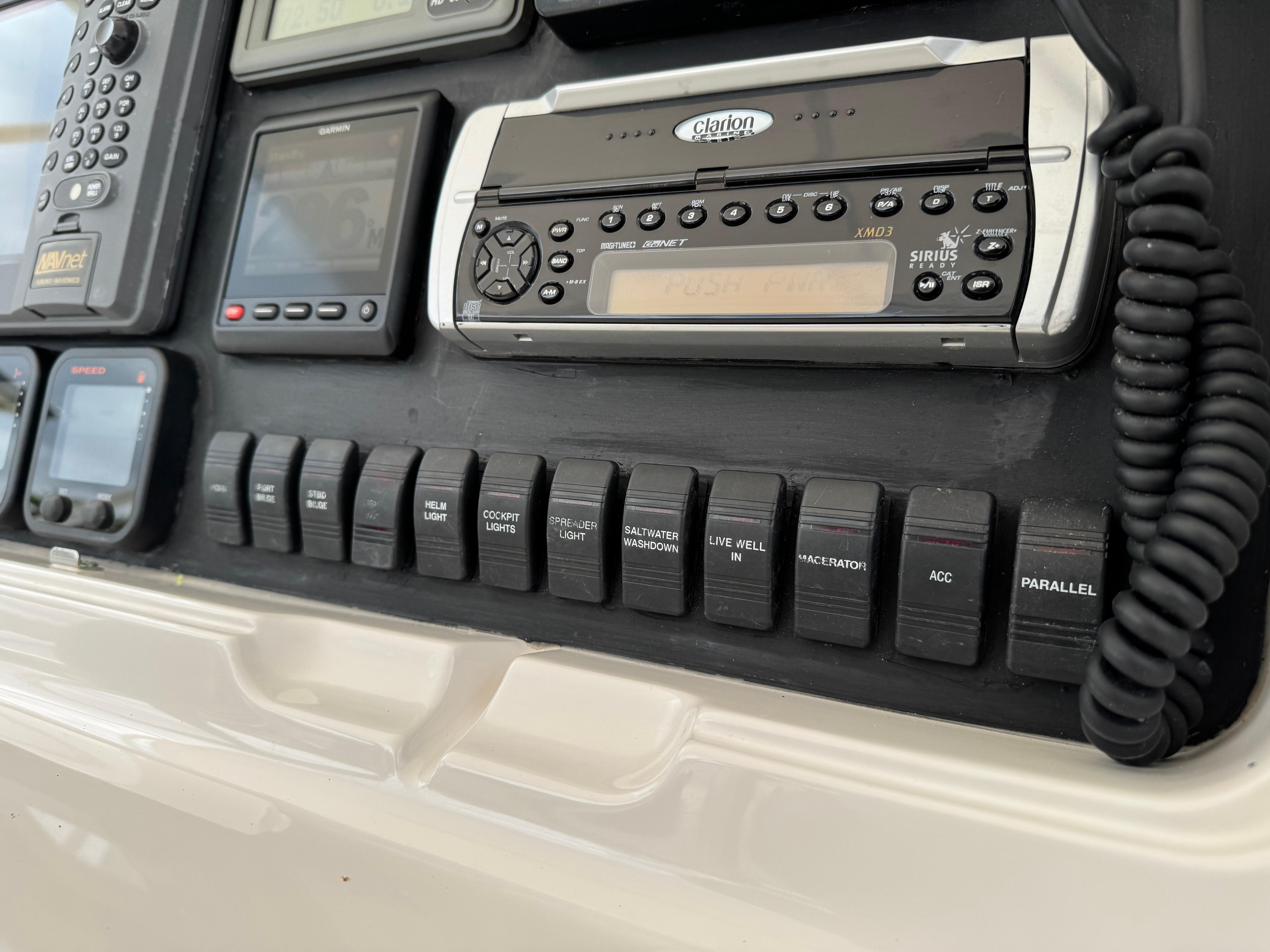 2004-jupiter-31-center-console-power-9725482-20250323094439087-1_XLARGE
